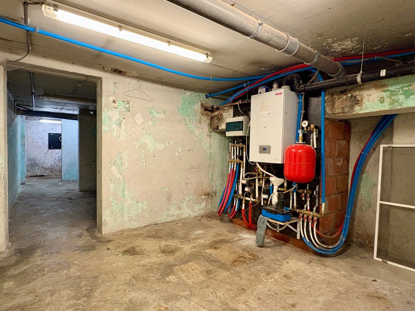 Compleet gerenoveerde woning met tuin en 4 slaapkamers in Tielt. foto 14