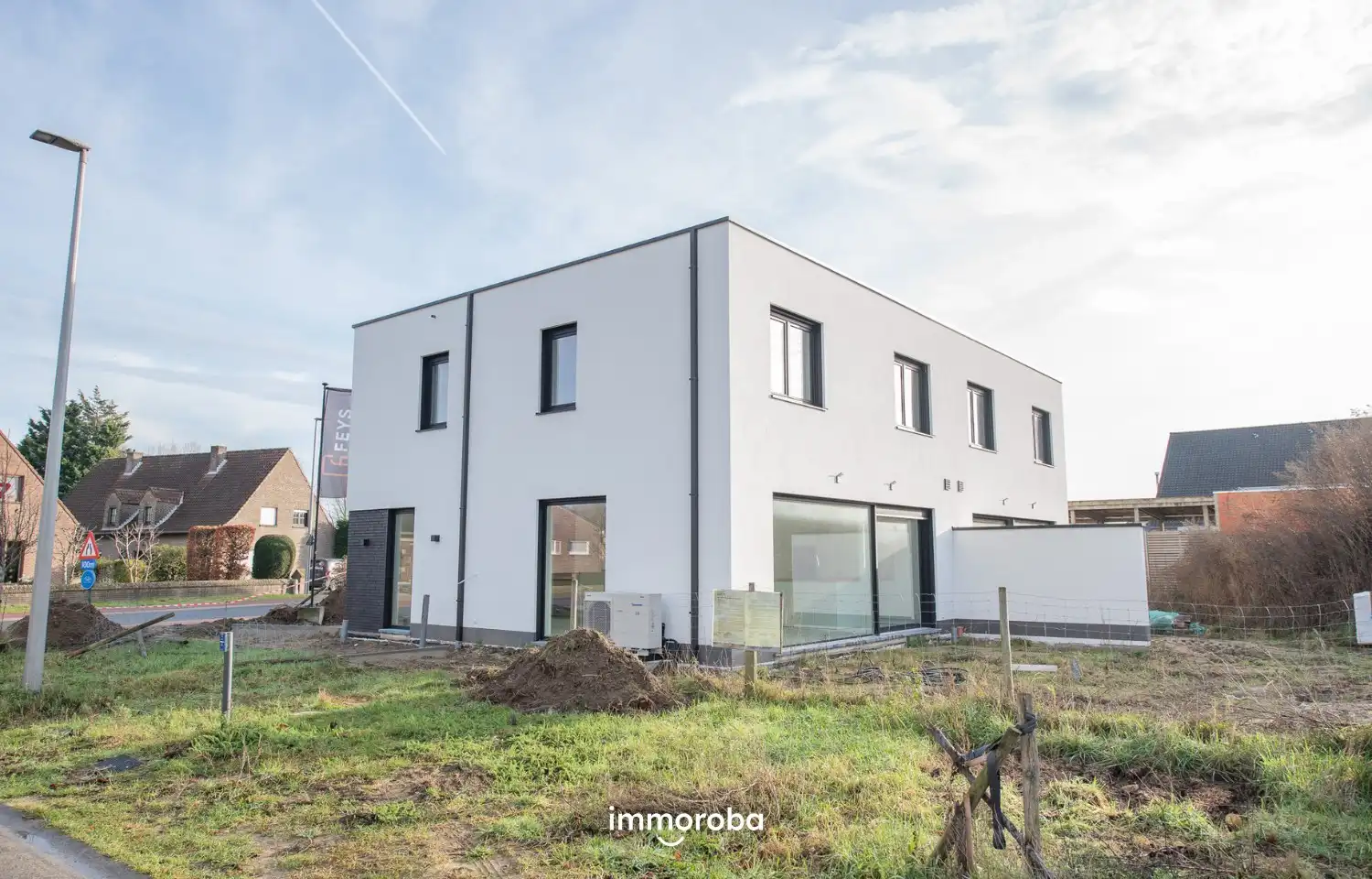Moderne HOB nieuwbouwwoning met 3 slaapkamers te huur foto {{pictureIndex}}