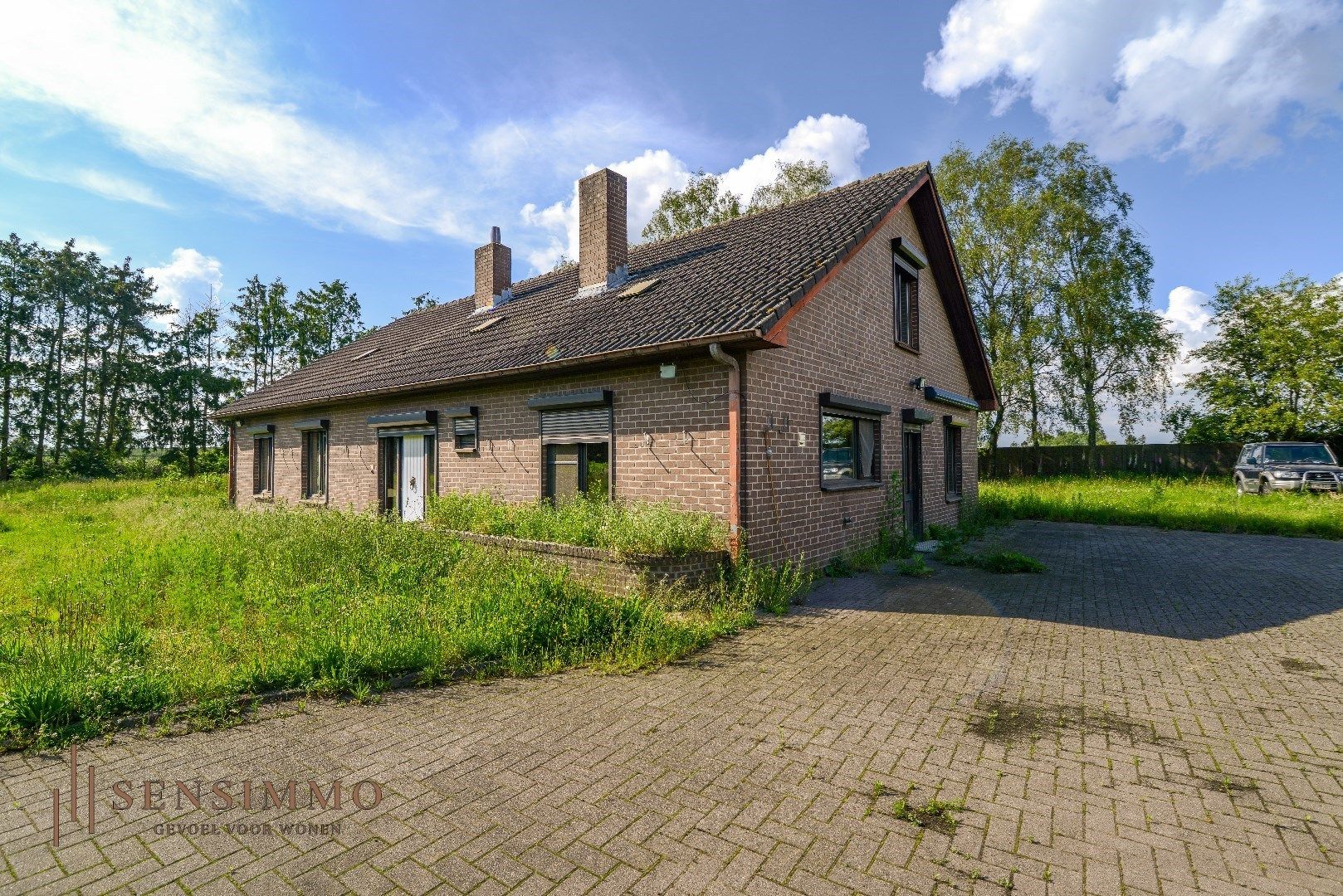 Hoofdfoto van de publicatie: Open bebouwing op ruim  perceel van 44 are met tuin, garage en 4 slaapkamers in Oudsbergen 
