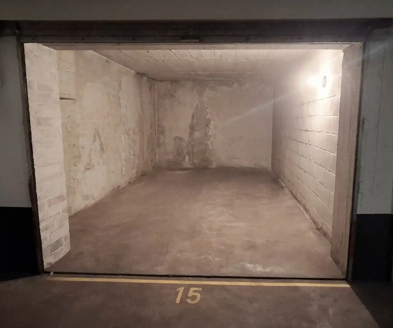 Garagebox foto {{pictureIndex}}