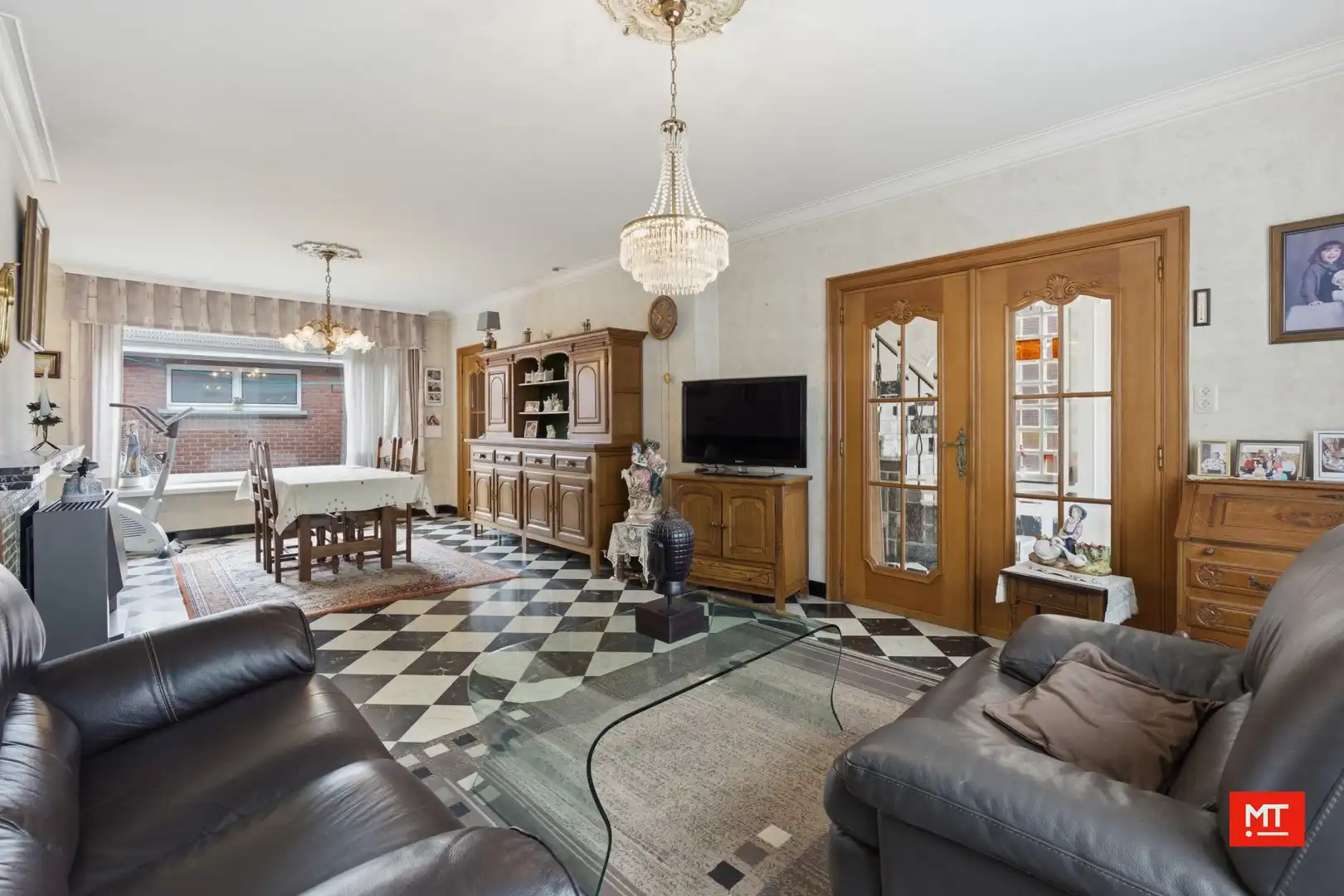 Kloeke halfopen woning met 3 slaapkamers, stadstuin en garage in centrum Meulebeke foto 4