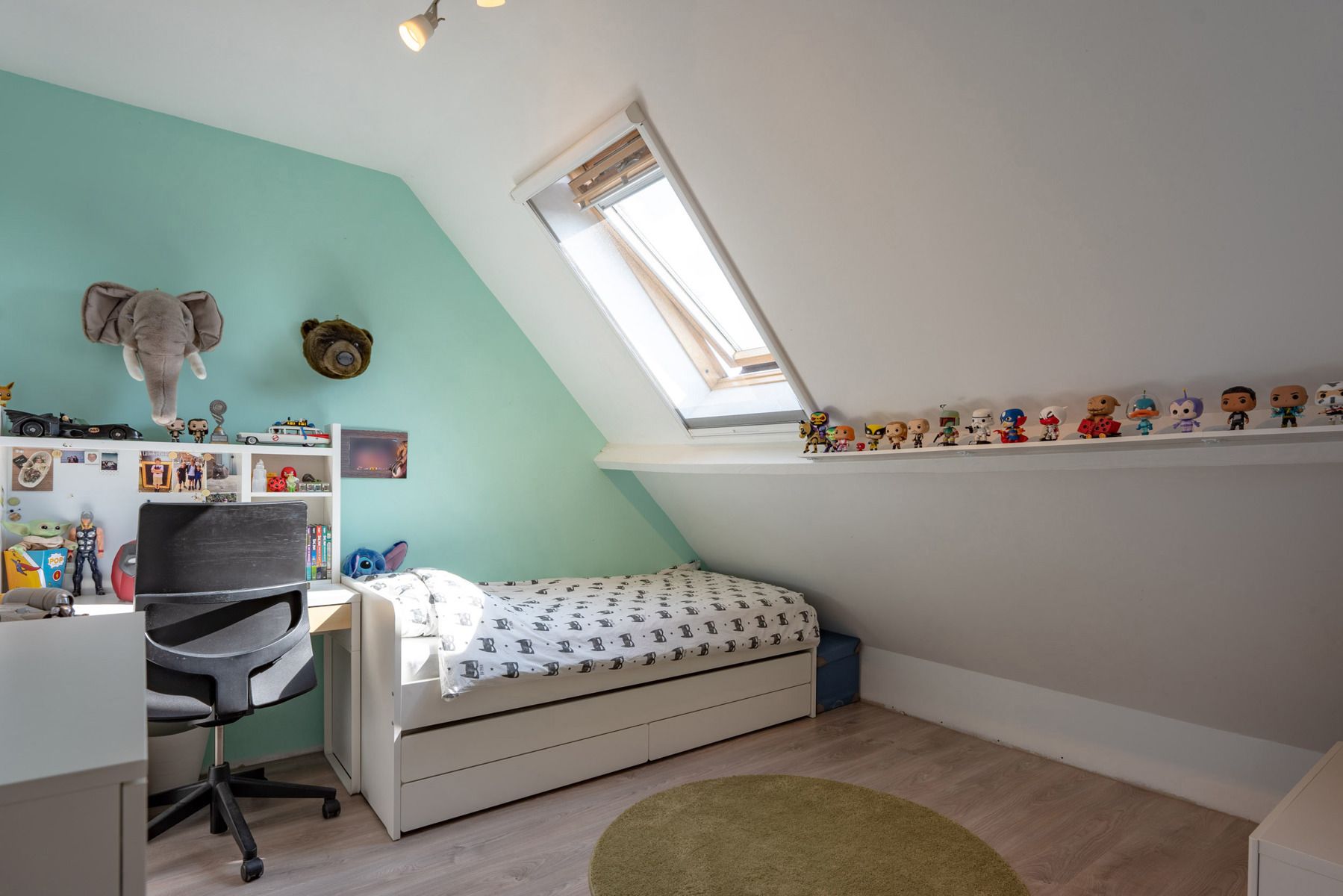 Verzorgde woning met dubbele parkeerplaats nabij Ekeren-Donk! foto 13