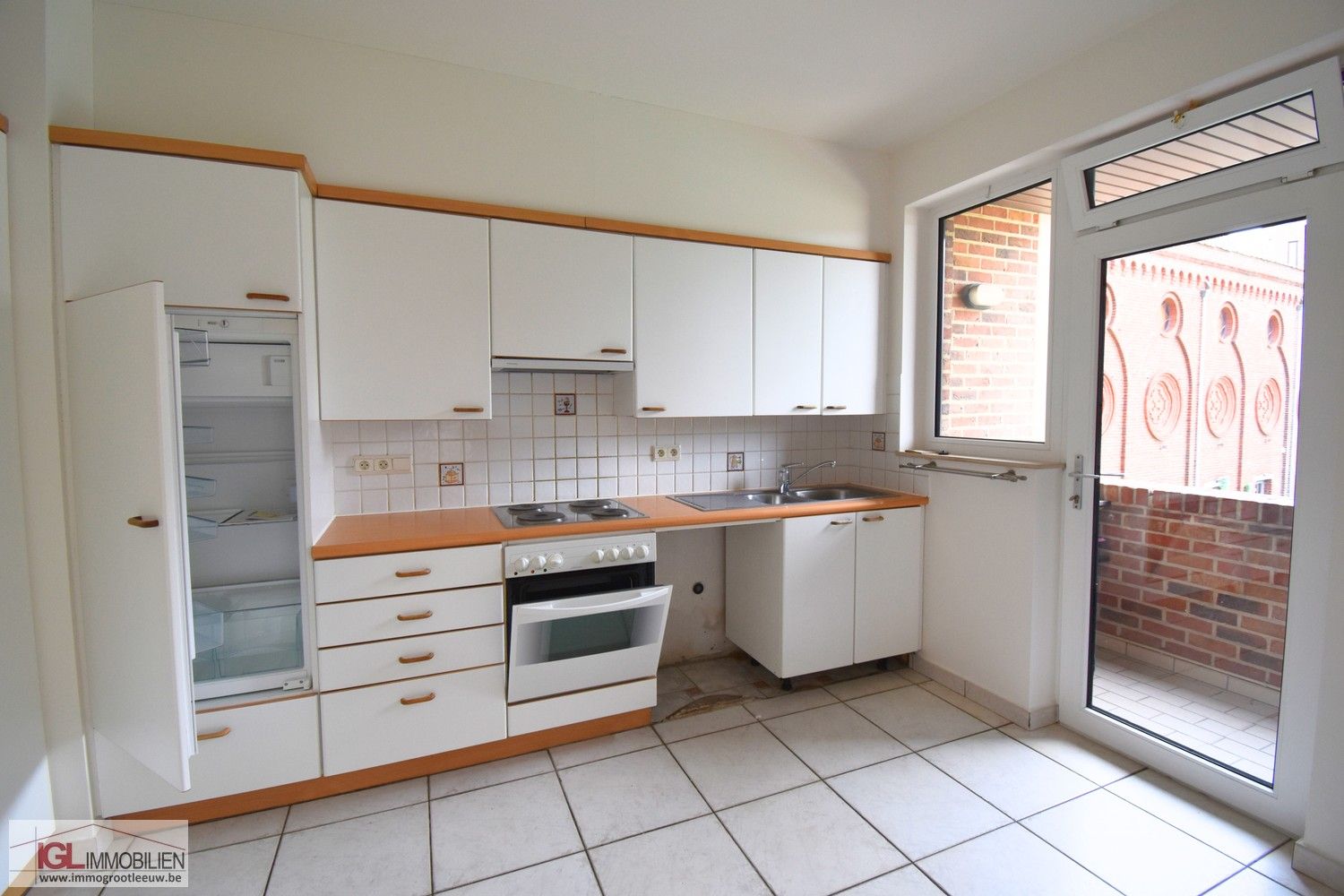 Ruime 3-kamer appartement met 2 badkamers te huur! foto 3