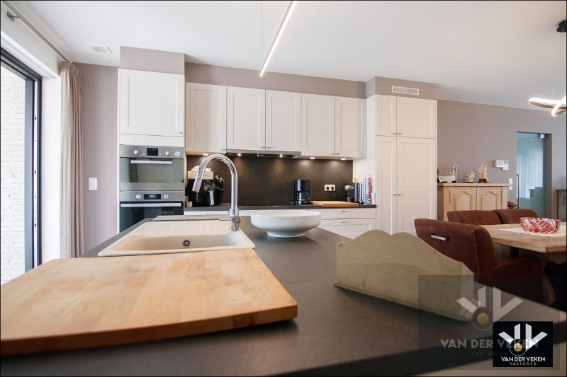 Stijlvol en energiezuinig wonen in het hart van Haspengouw (Kortessem)! Prachtig nieuwbouwappartement met 2 slaapkamers en een ruim, overdekt terras op zeer centrale en rustige locatie! foto 9