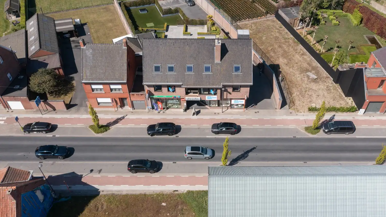 Instapklare handelswoning op topligging langs de N50 te koop in Wingene foto 2