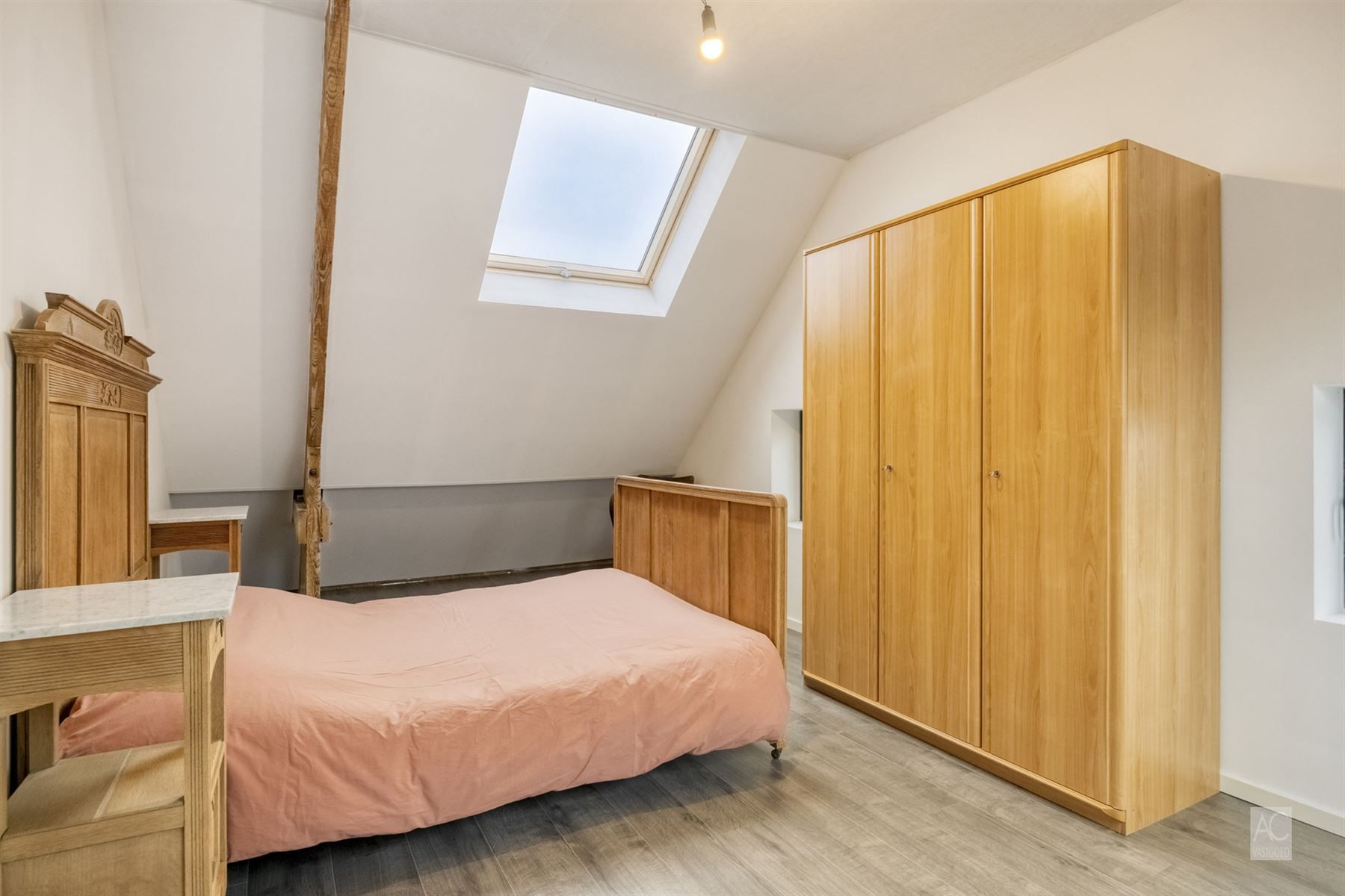 Recente halfopen bebouwing met 3 slaapkamers en garage foto 19