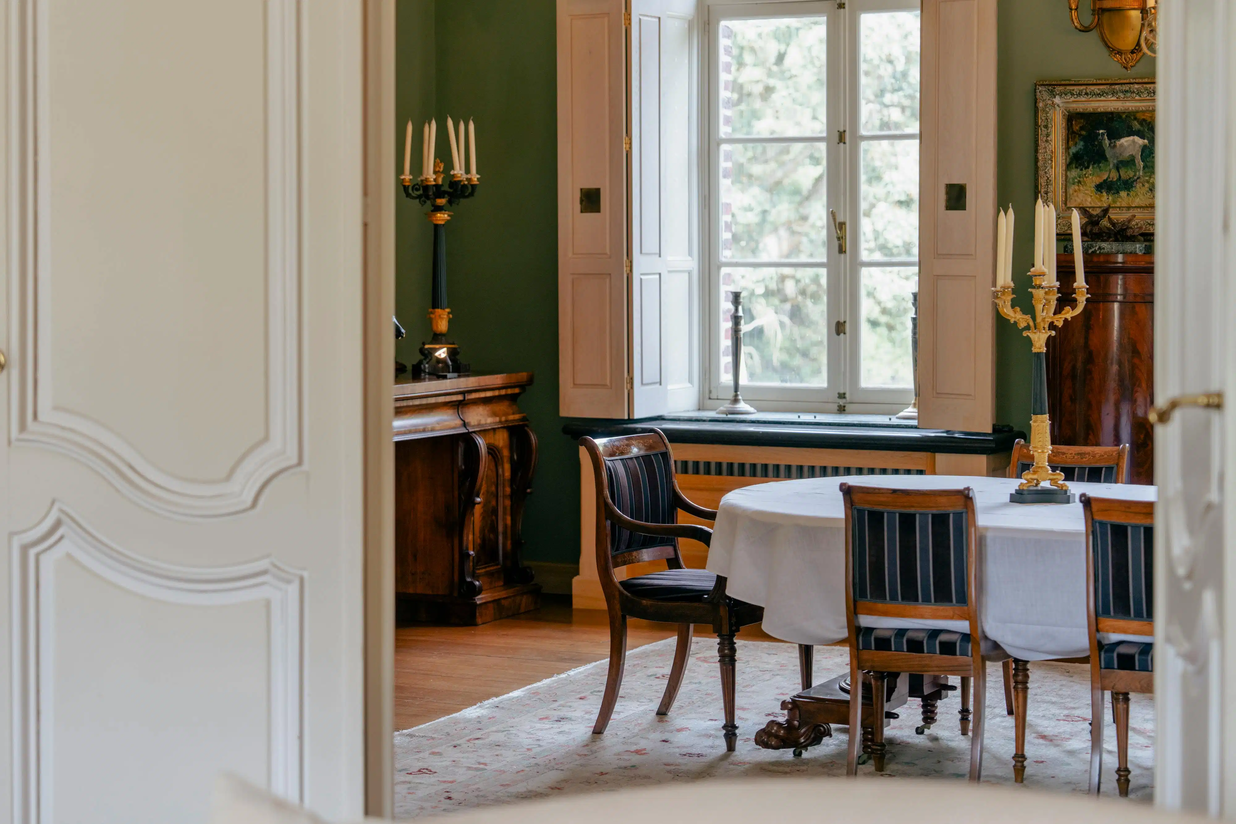 Uniek historisch kasteel op 9 hectare te koop in Geluveld foto 8