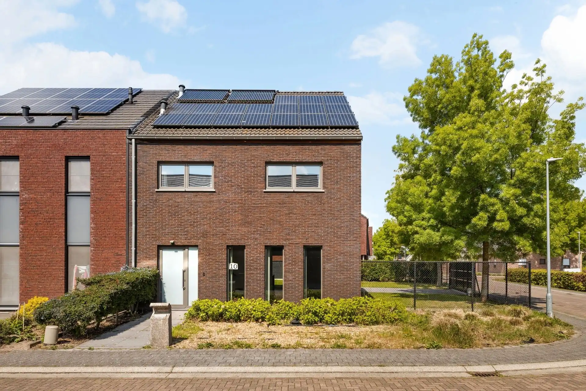 Ruime gezinswoning met 3 slaapkamers en 2 badkamers op een absolute toplocatie foto 26