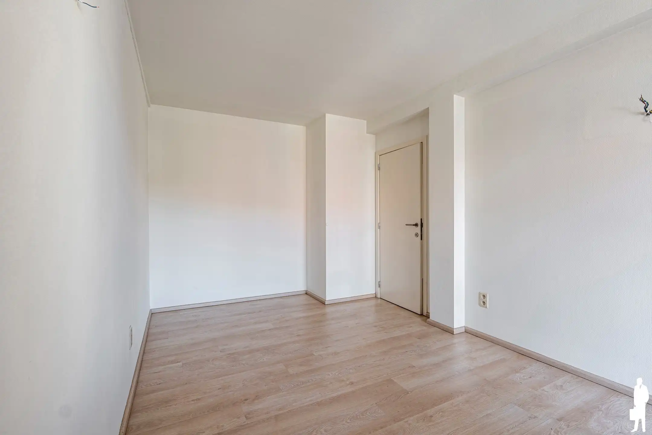 Ruim appartement met 2 slaapkamers, parking en groot terras foto 17