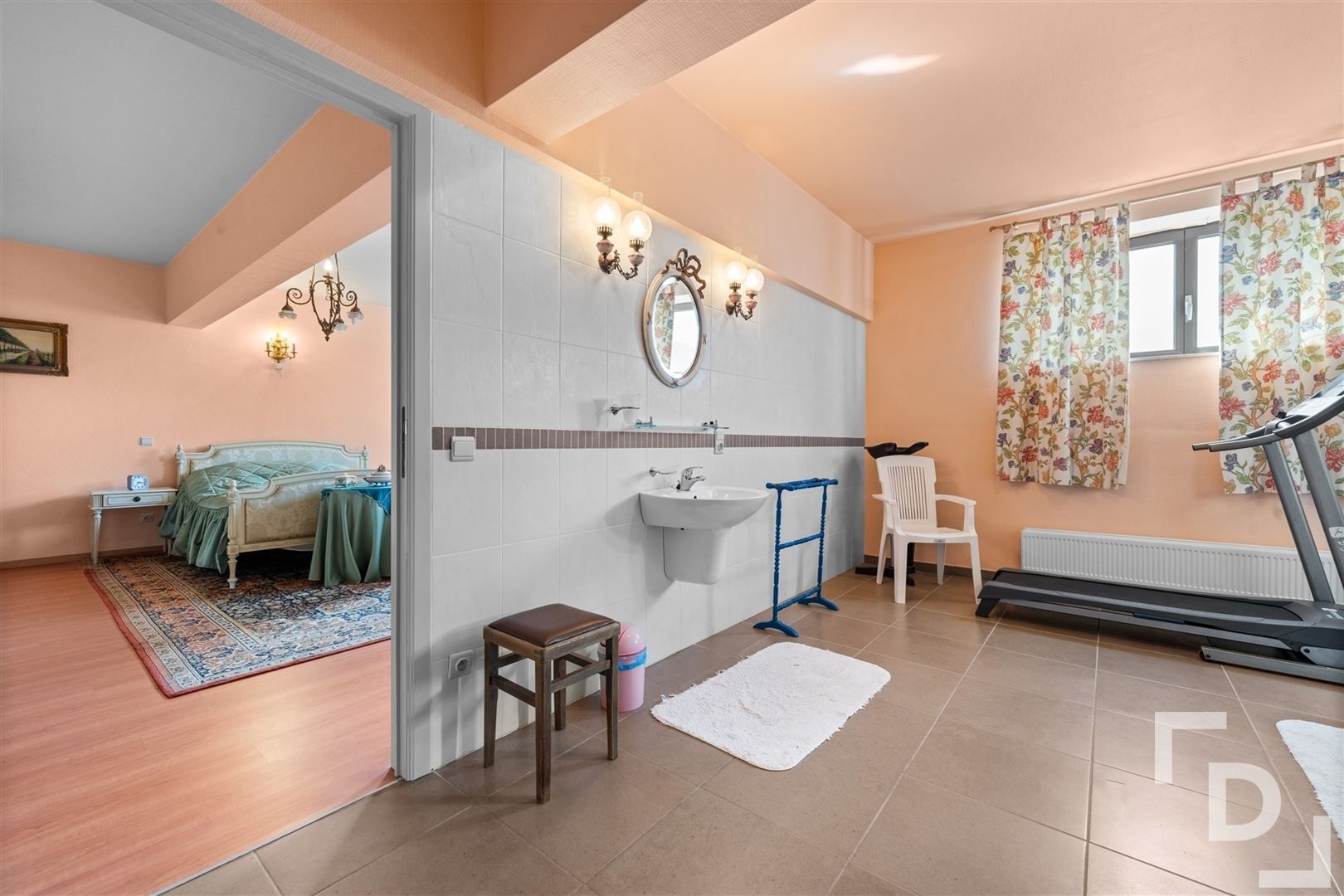 Zeer ruim appartement op toplocatie te koop in Ieper foto 19