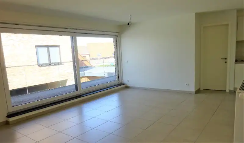 Leuk en lichtrijk appartement met 2 slaapkamers, parking en terras foto 3