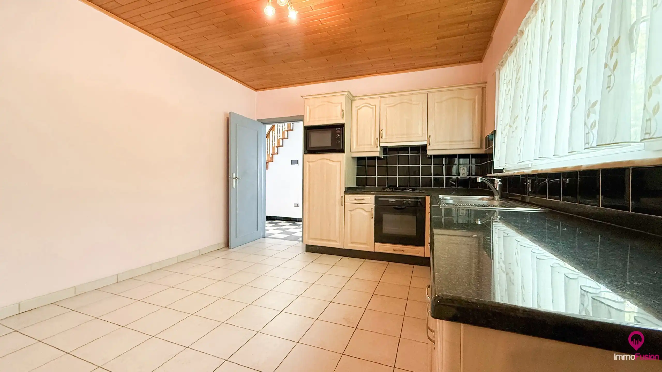 Ruime open bebouwing van 328m² met 5 slpk op toplocatie! foto 9