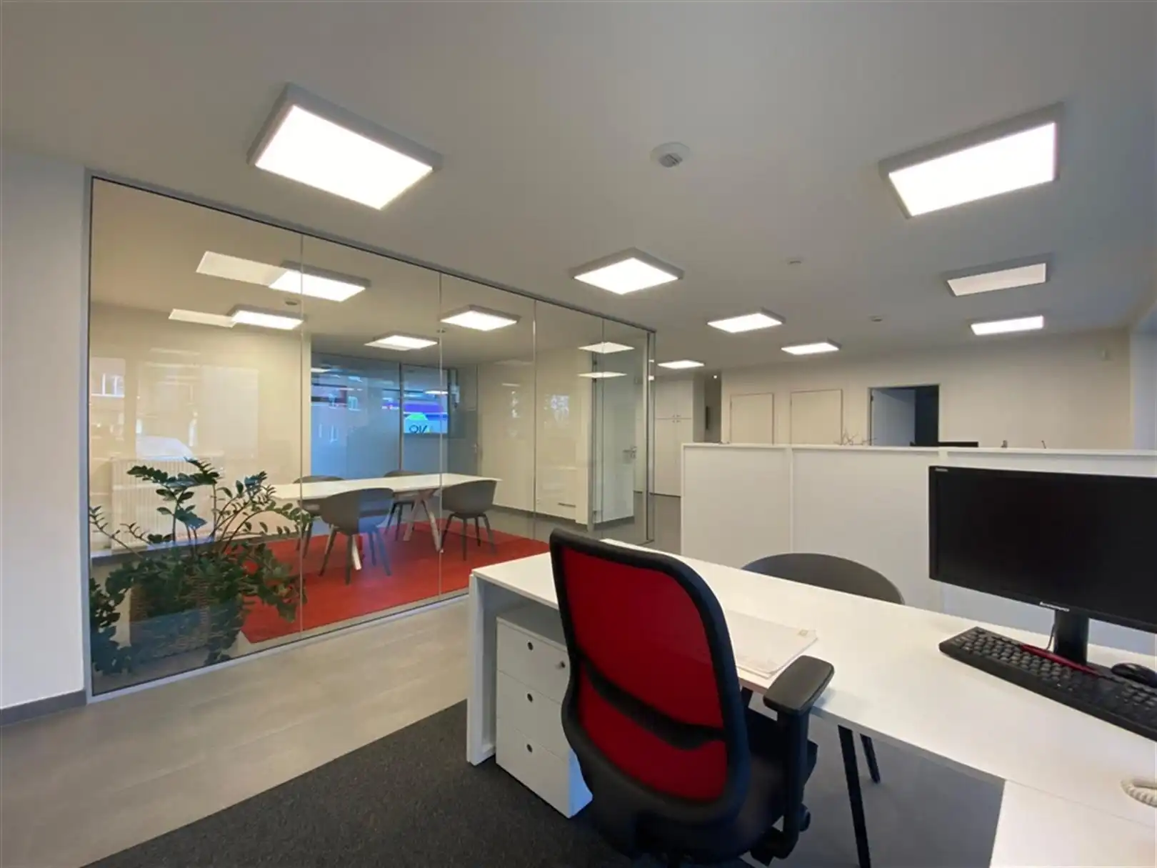 Modern gelijkvloers kantoor te koop op de Antwerpsestraat foto 5
