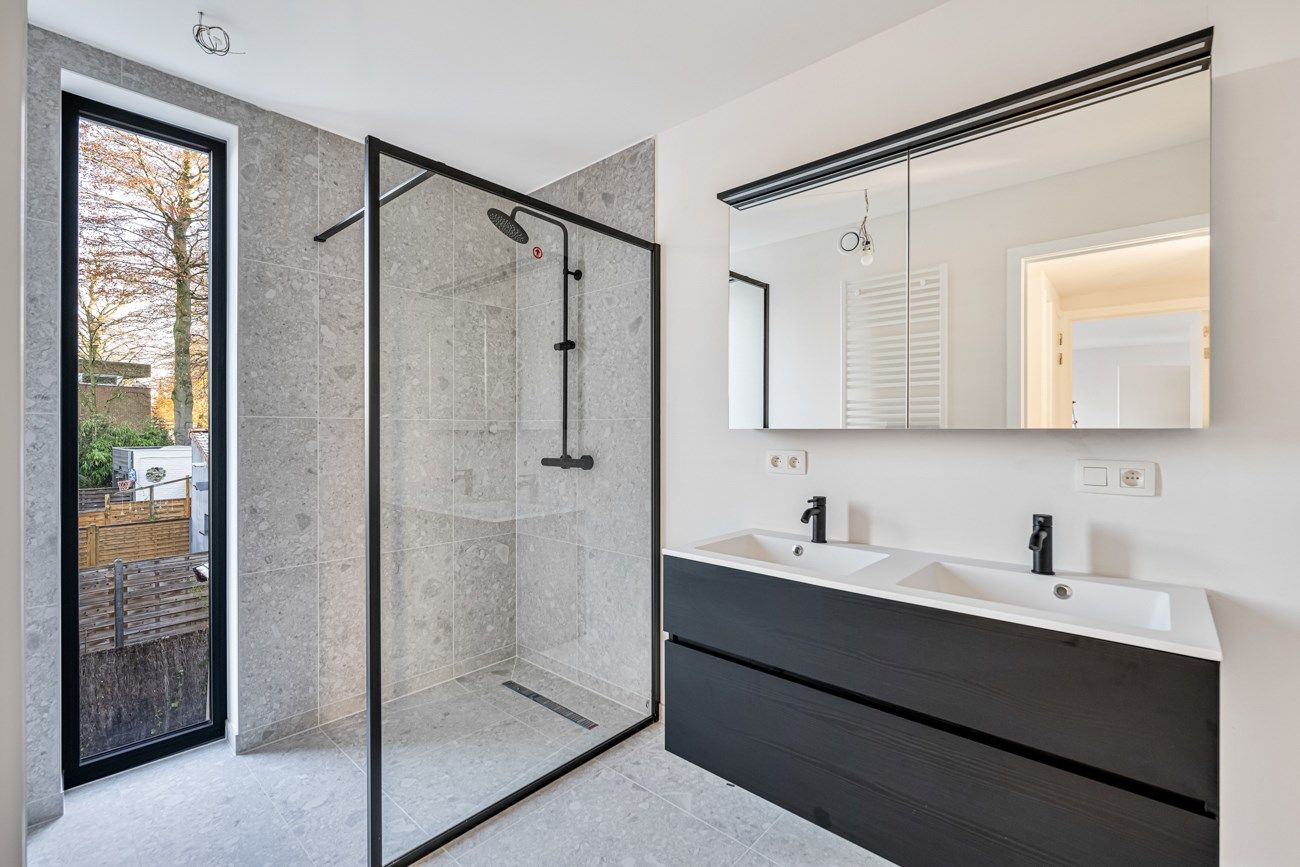 Instapklare nieuwbouwwoning met 4 slaapkamers, 2 badkamers en garage foto 15