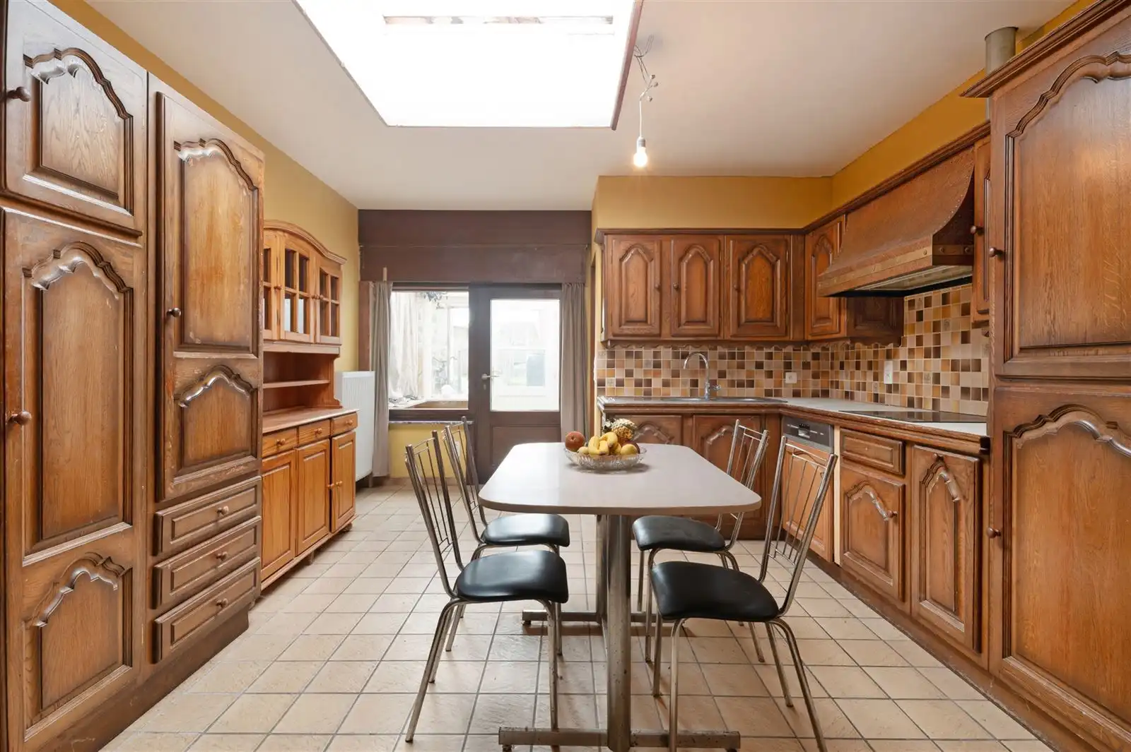 Charmante gezinswoning op toplocatie te Wetteren! foto 3