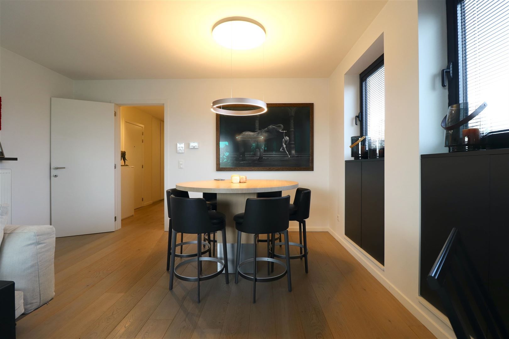 Luxe appartement met terras en parking  foto 4