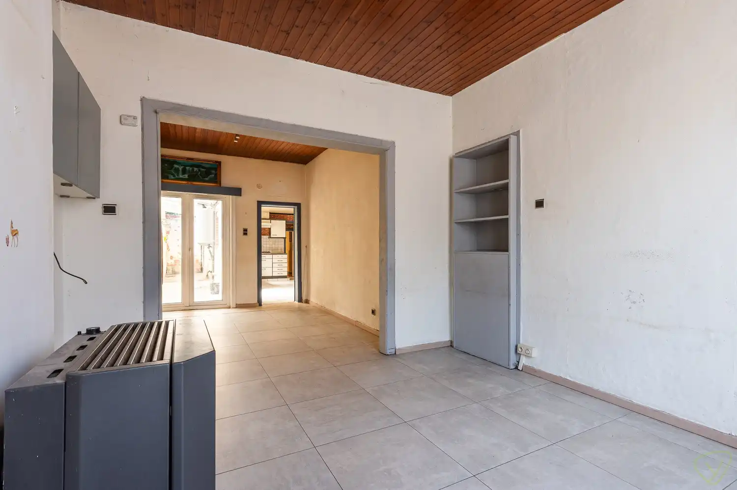 Ruime woning met potentieel en gunstige ligging te Eeklo foto 5