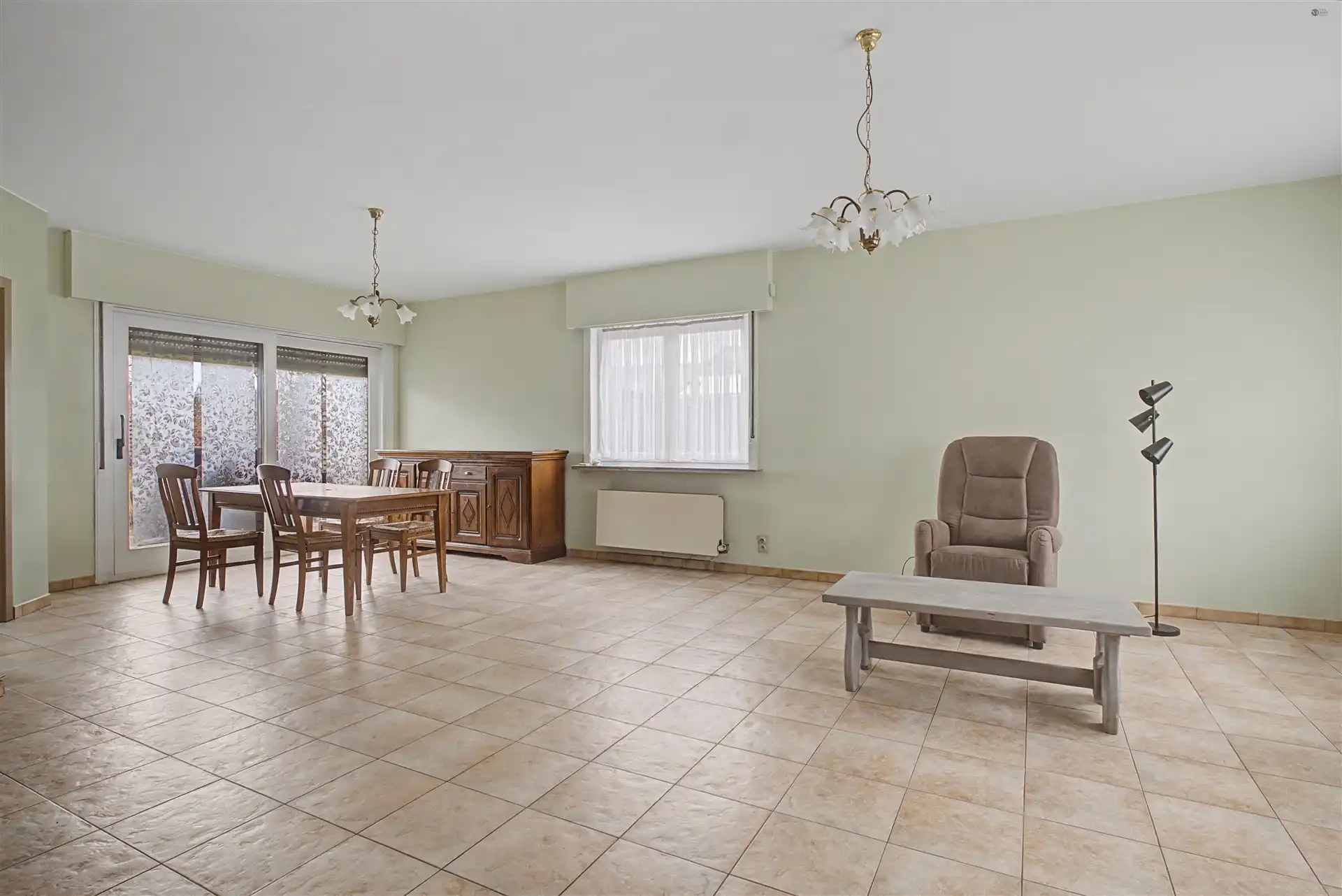 Half open bebouwing met een uitstekende basis foto 6