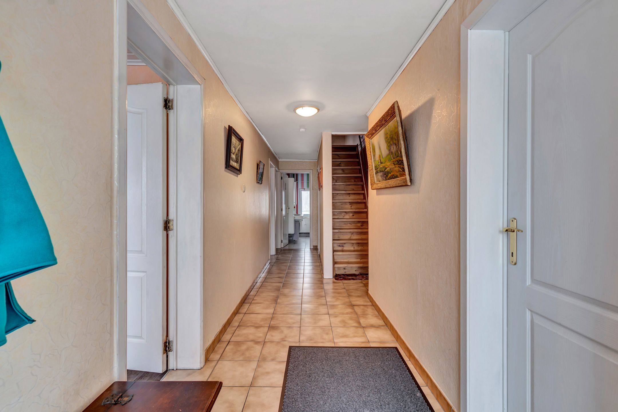 Te moderniseren gelijkvloerse woning op landelijke locatie foto 3