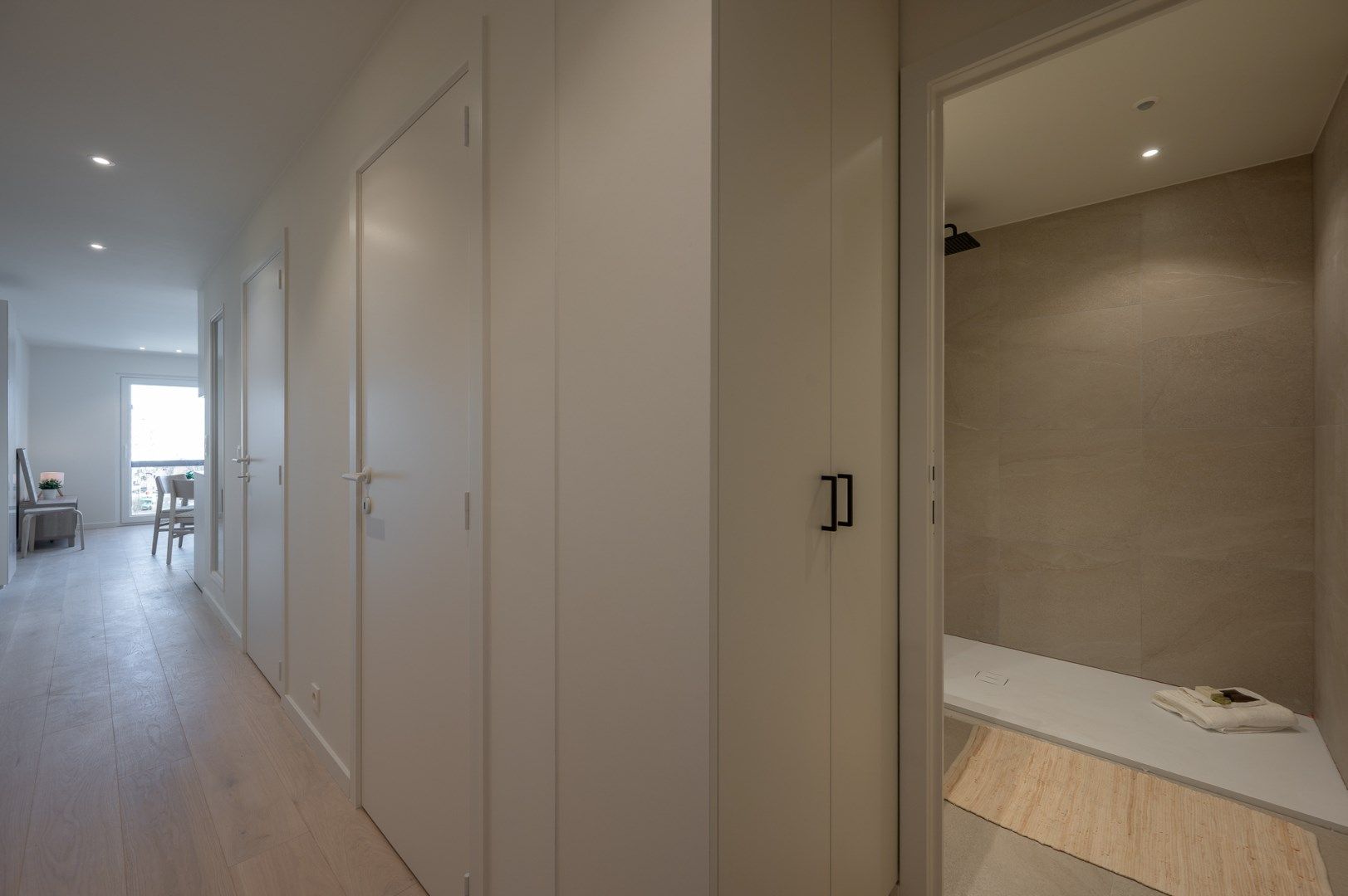 Prachtig gerenoveerd appartement met open panoramische zichten en zeezicht, op het Heldenplein te Heist foto 13