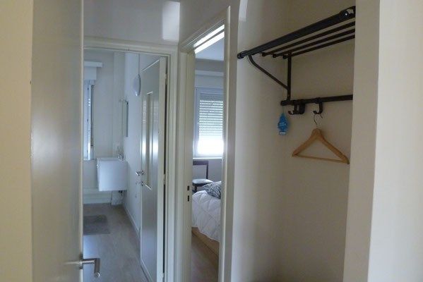 Gerenoveerd gelijkvloers appartement met 2 slaapkamers. foto 8