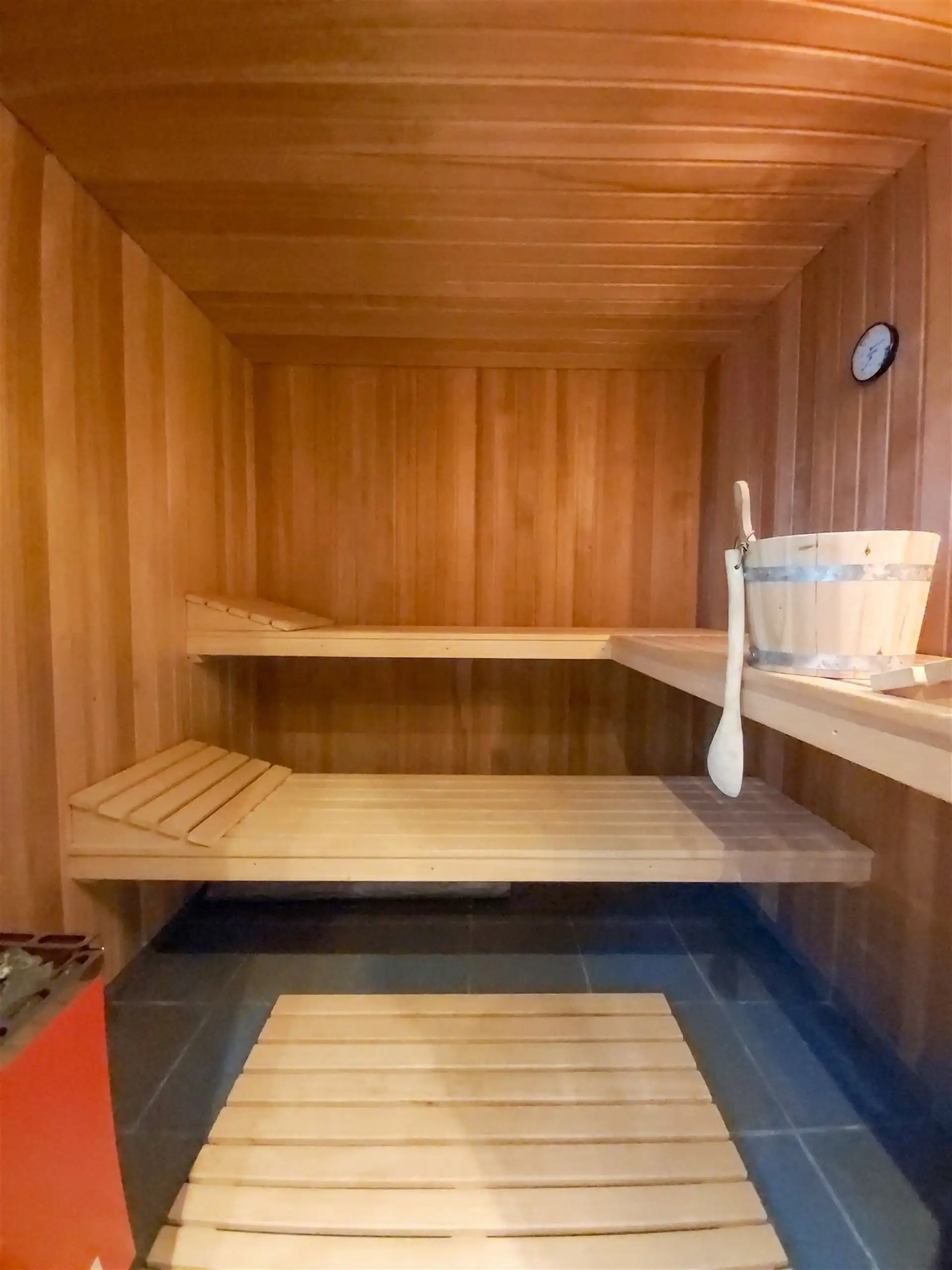 Grotestraat 332/2 – genieten van comfort, sauna, ruime inpandige garage, prachtig aangelegde tuin en een uniek uitzicht over de Maas! foto 8