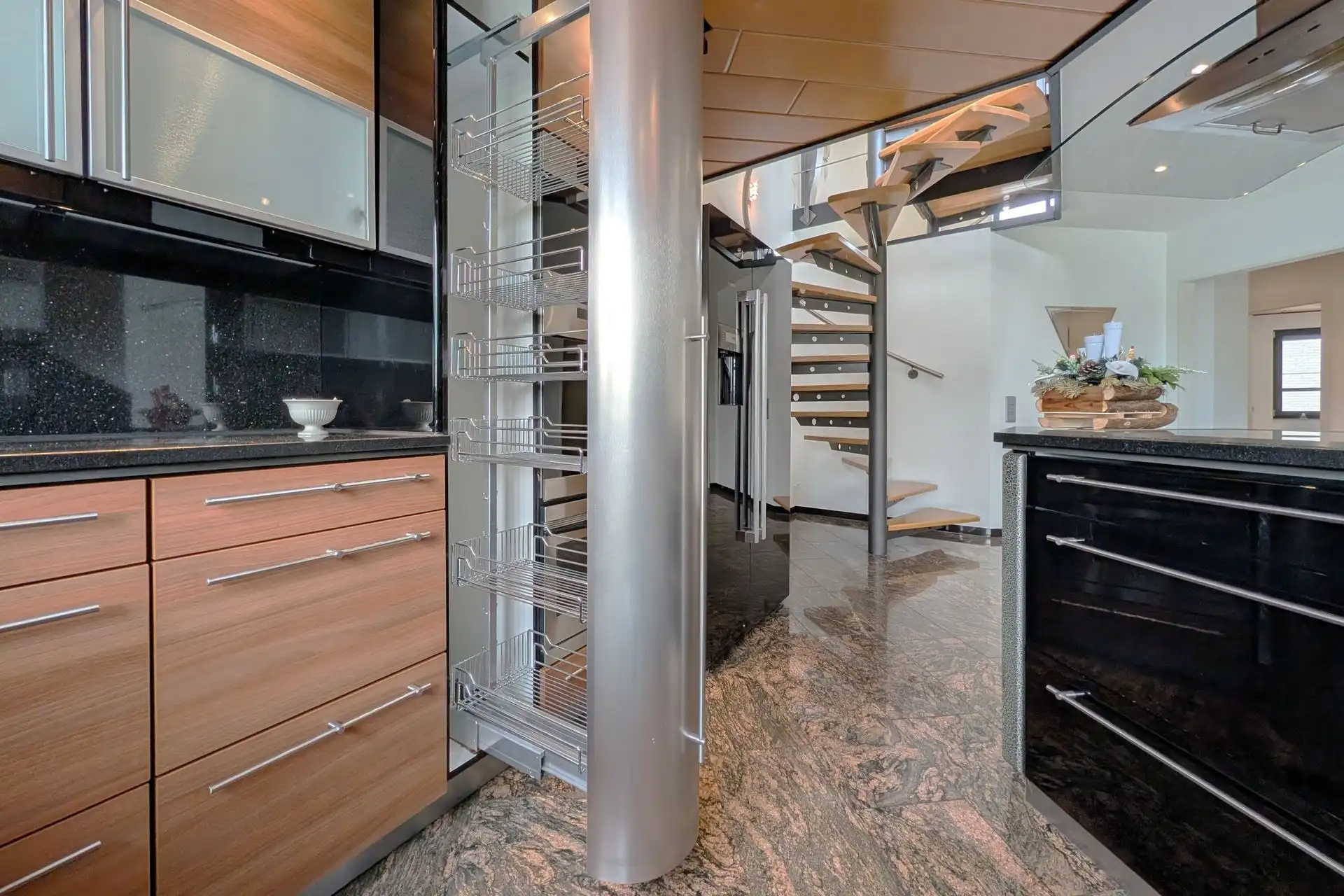 Grotestraat 332/2 – genieten van comfort, sauna, ruime inpandige garage, prachtig aangelegde tuin en een uniek uitzicht over de Maas! foto 8