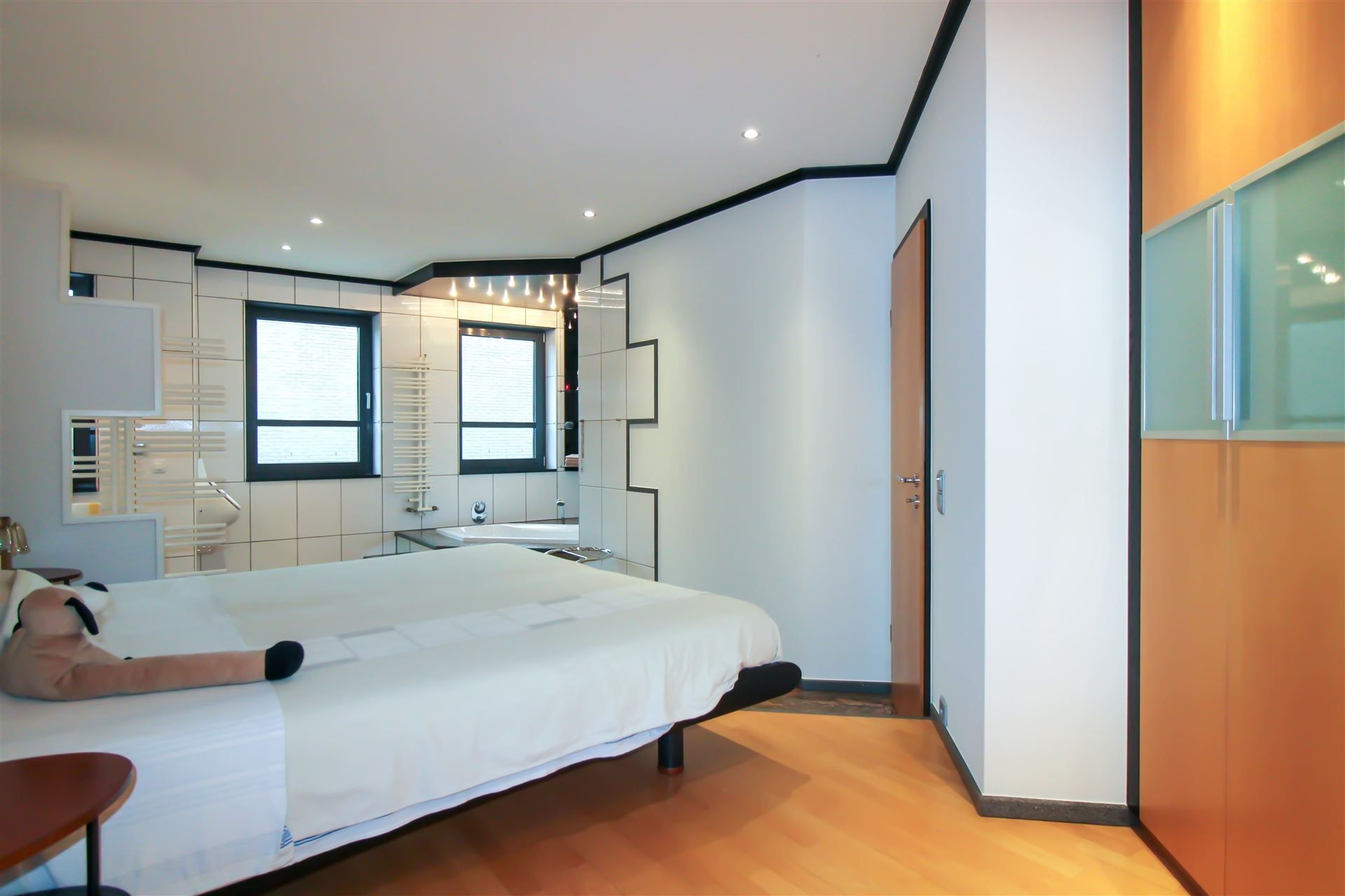 Grotestraat 332/2 – genieten van comfort, sauna, ruime inpandige garage, prachtig aangelegde tuin en een uniek uitzicht over de Maas! foto 8