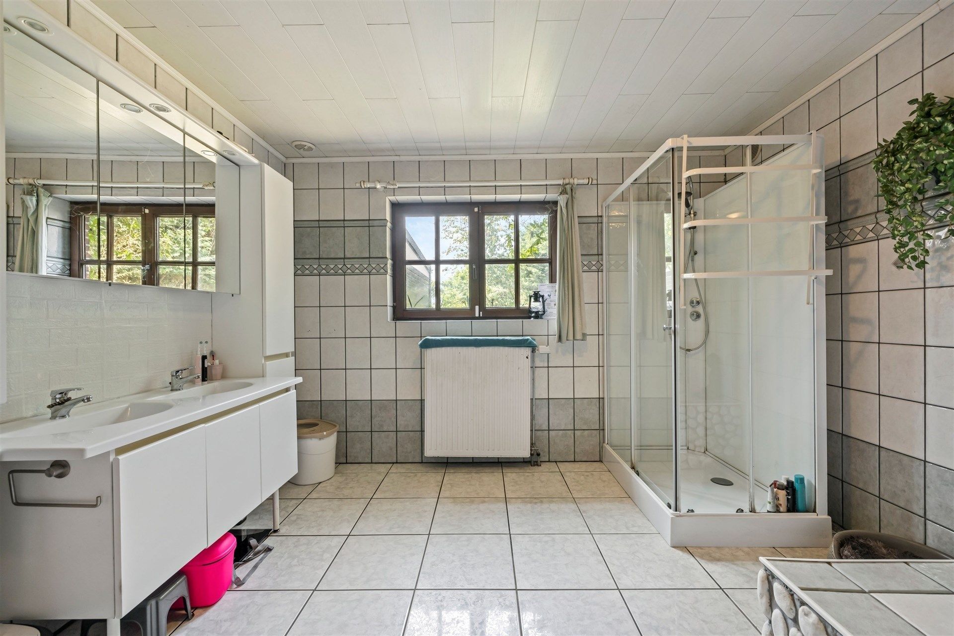 Ruim opgezette, landelijke woning met aangename tuin, 6 slaapkamers en een ingerichte woonstudio op de 2e verdieping foto 14