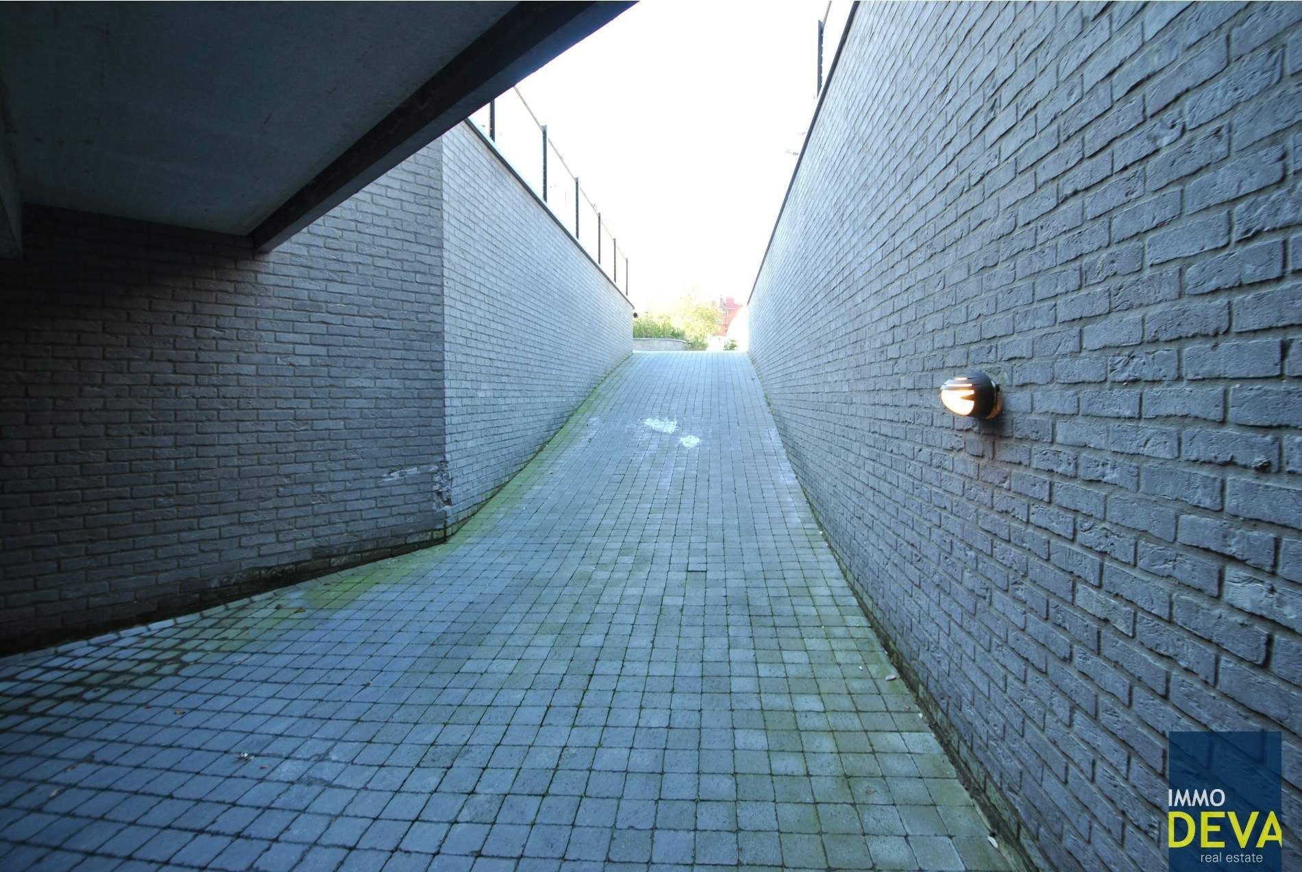 Ruime garagebox in de Elizabetlaan  foto 4