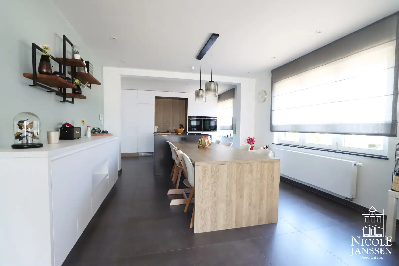 Compleet gerenoveerde charmante gezinswoning met tuin foto 9