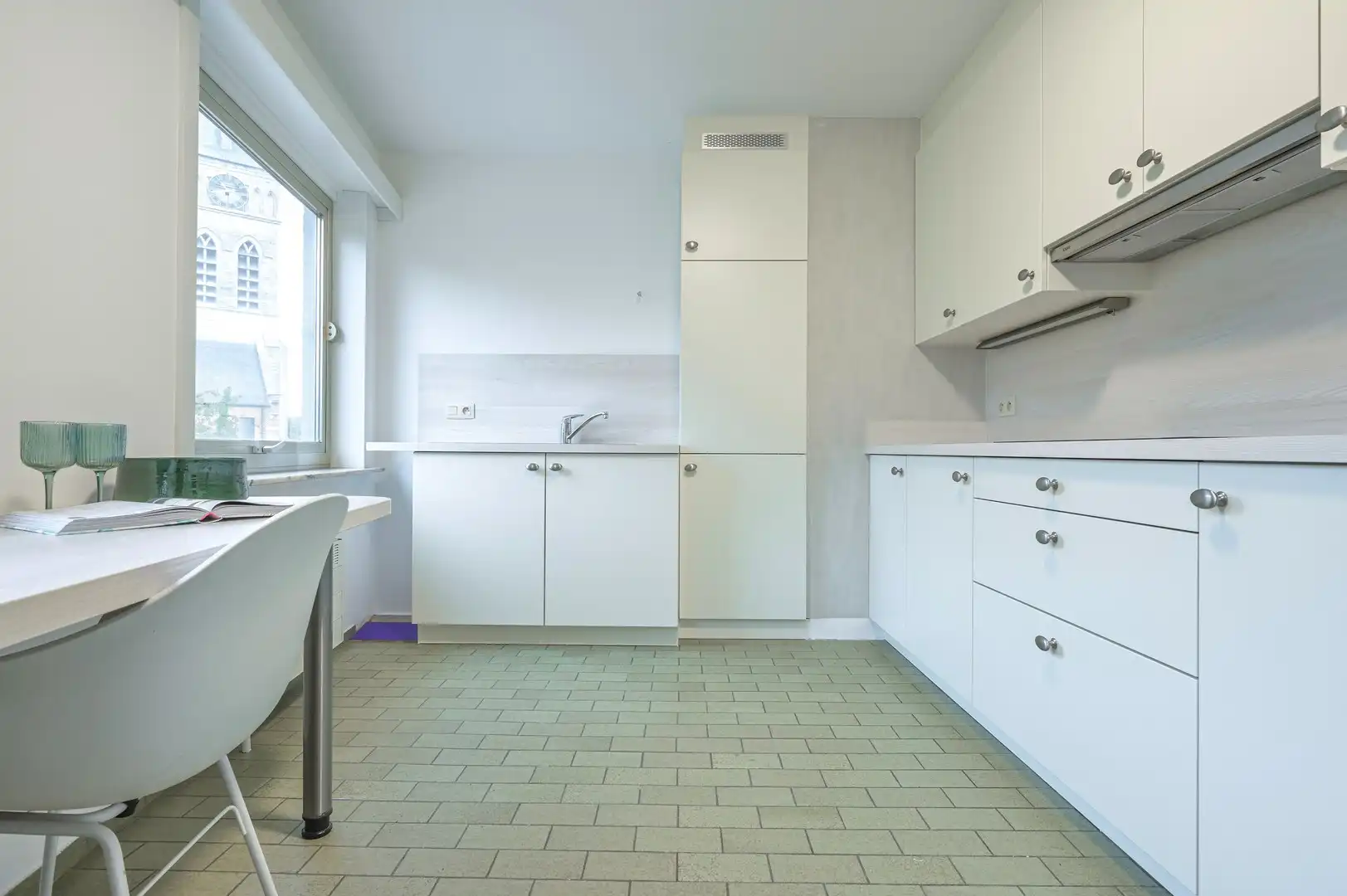 Ruim 3-slaapkamerappartement met garage in het centrum van Ruisbroek foto 8