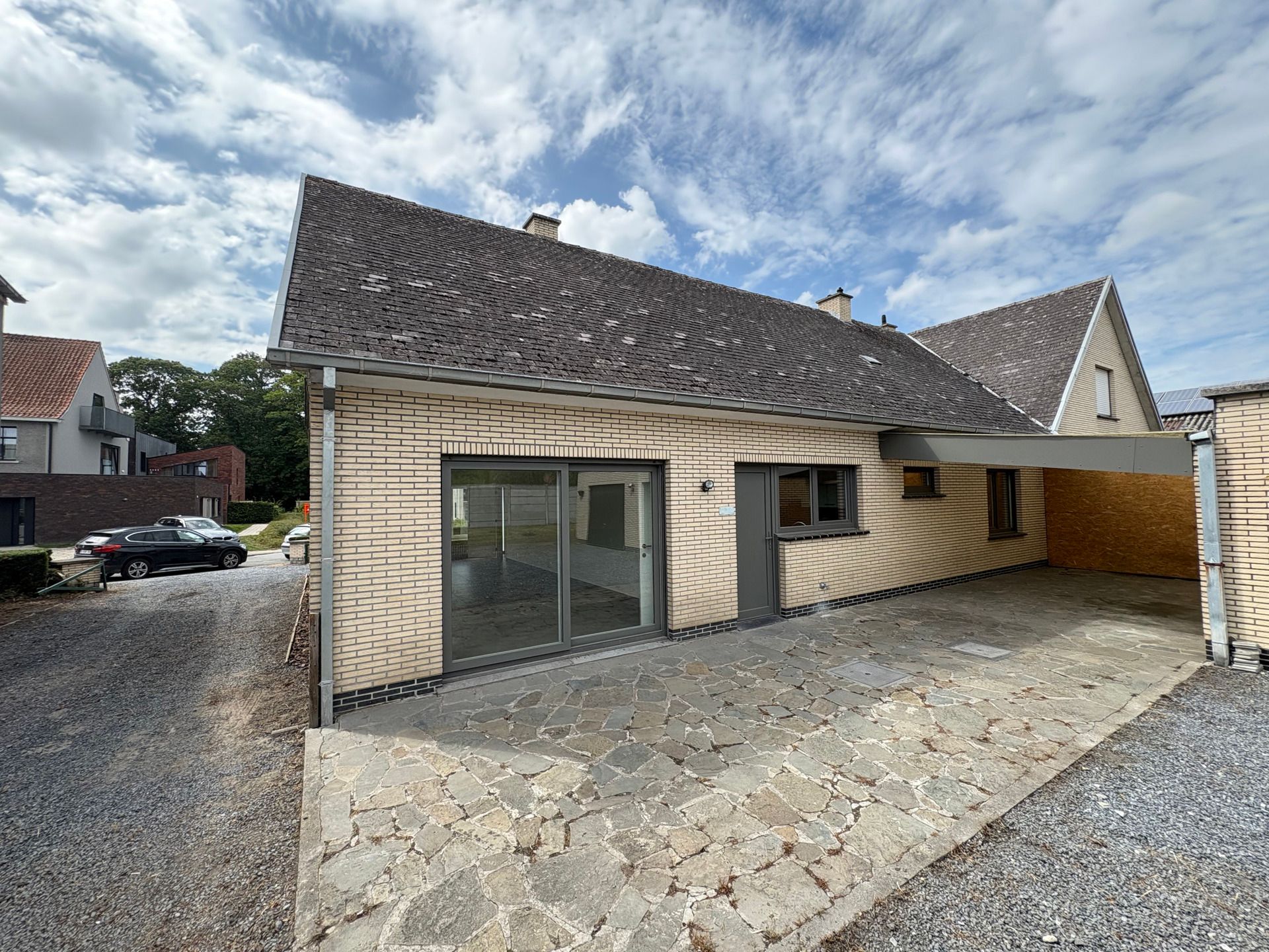 Ruime gerenoveerde woning met 5 slpks in centrum Ouwegem foto 21