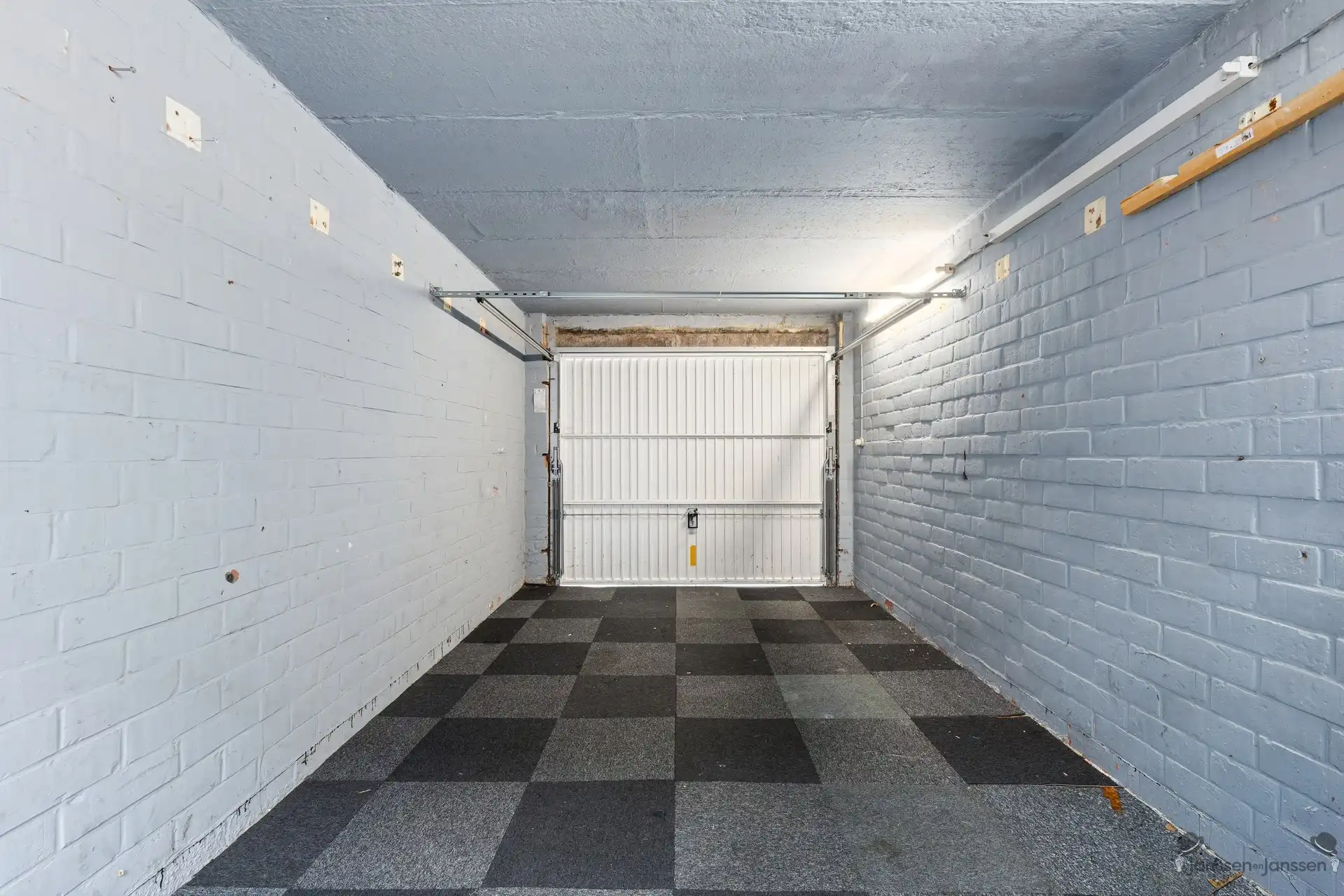 Op te frissen gelijkvloersappartement met 3 slpk's, tuin en garage foto 18