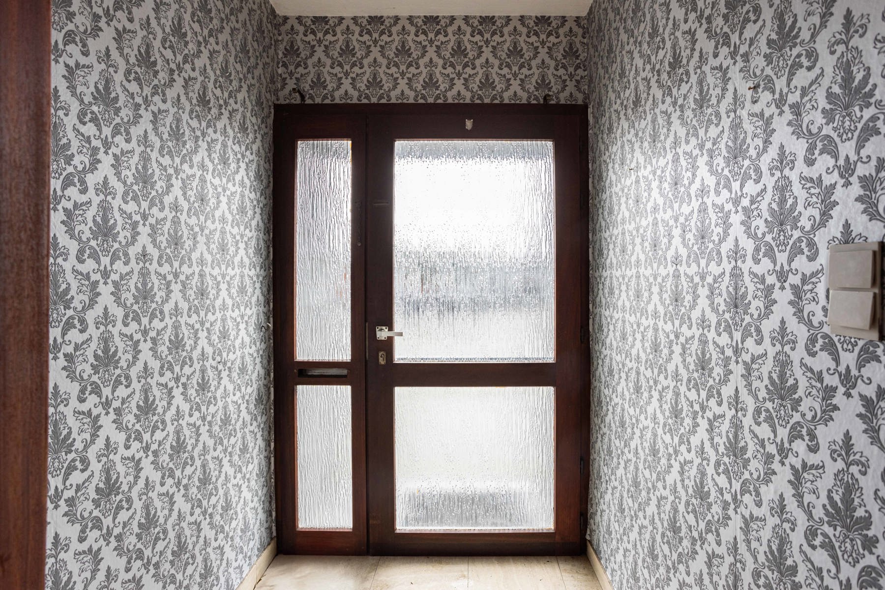 Gesloten bebouwing met garage en drie slaapkamers.  foto 2