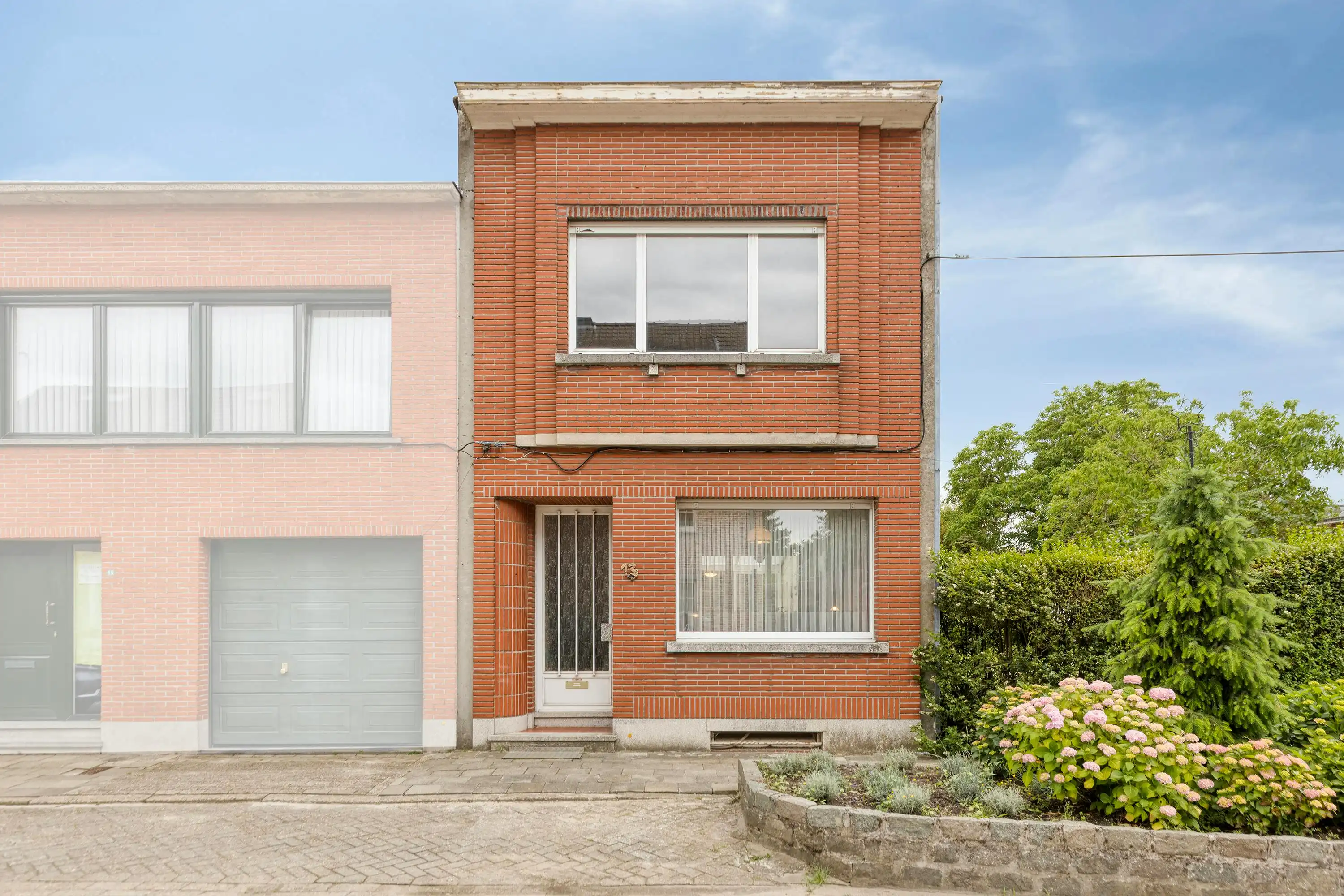 Huis met veel potentieel te koop in Borsbeek!  foto 2