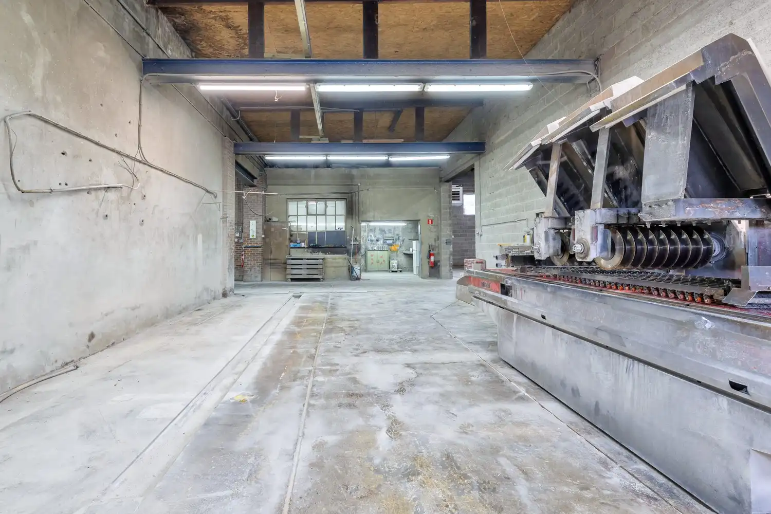 Unieke vastgoedopportuniteit! Ruim bedrijfscomplex met 2 appartementen en exclusief penthouse op 46a 55ca! foto 34