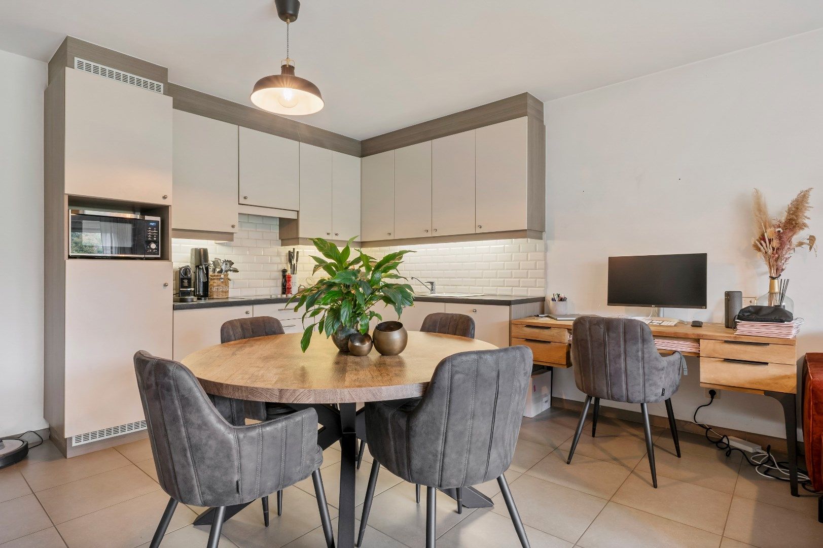 Gelijkvloers appartement Links met 77m² bewoonbare oppervlakte. foto 3