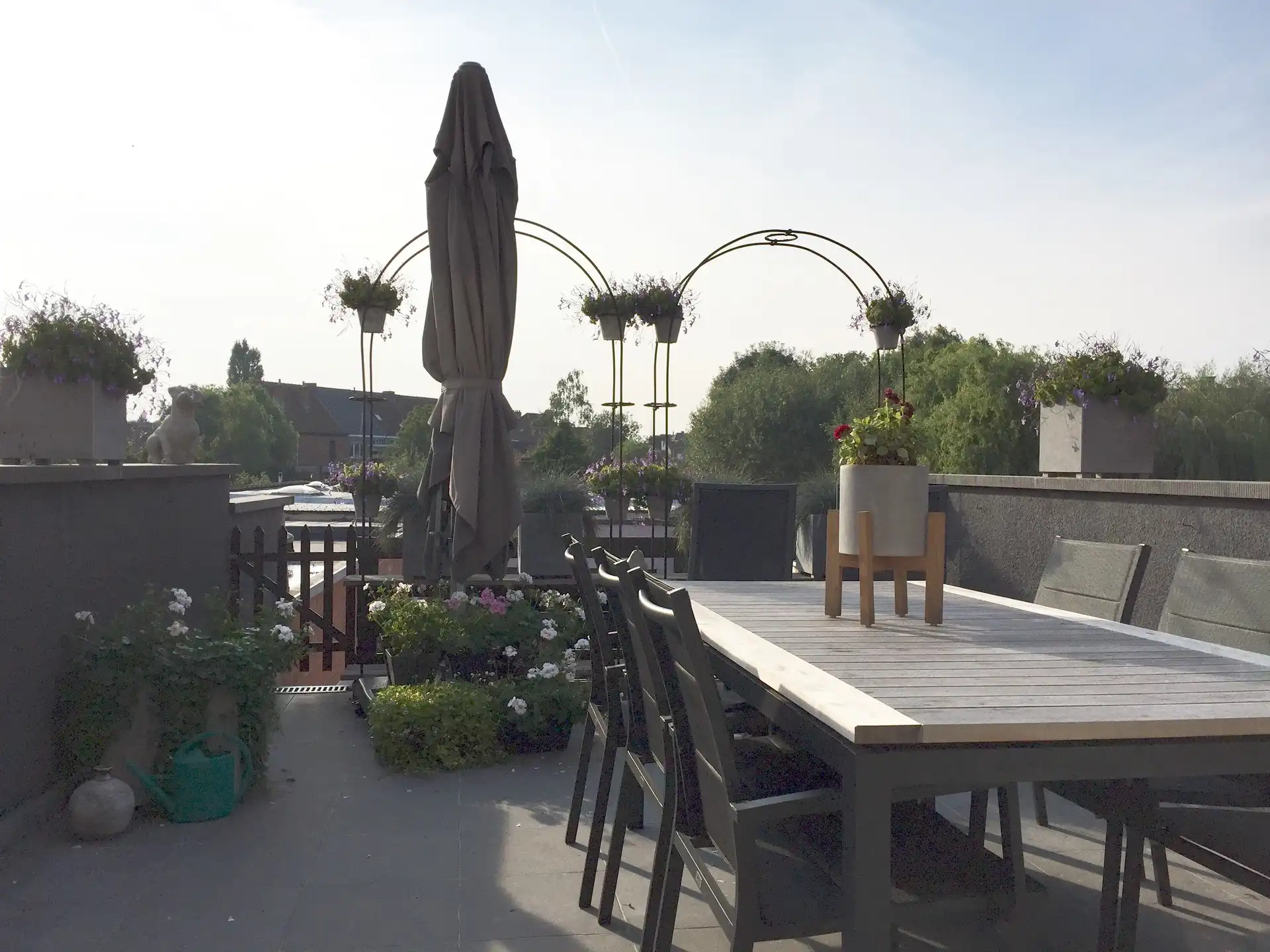 TRIPLEX |126 M² |1 PARING VOOR DE DEUR | ZUIDTERRAS 20 m² foto {{pictureIndex}}