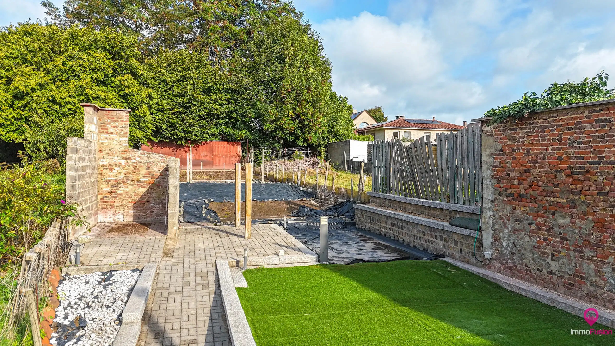 Te renoveren woning gelegen op een rustige locatie! foto 14