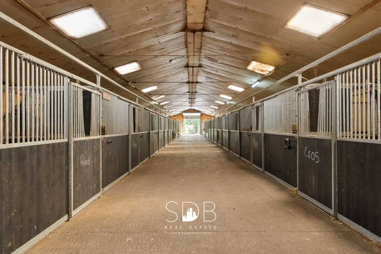 Boerderij met paardenfaciliteiten en graslanden op 14.490m² foto 6
