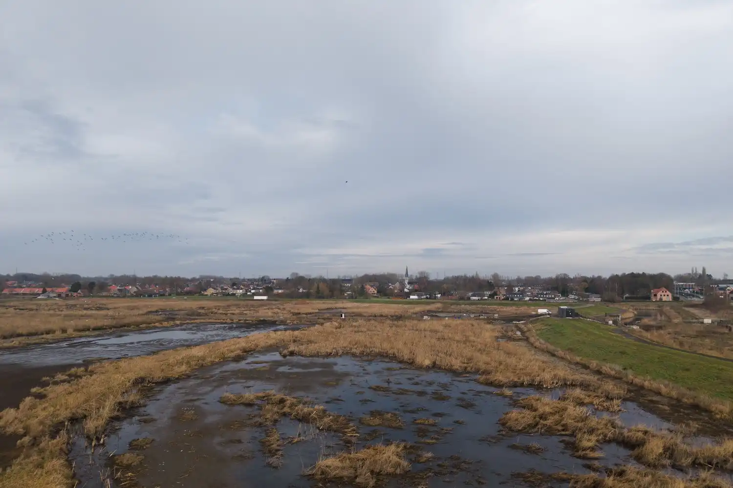 Recent en lichtrijk 2-slaapkamerappartement met garage foto 28
