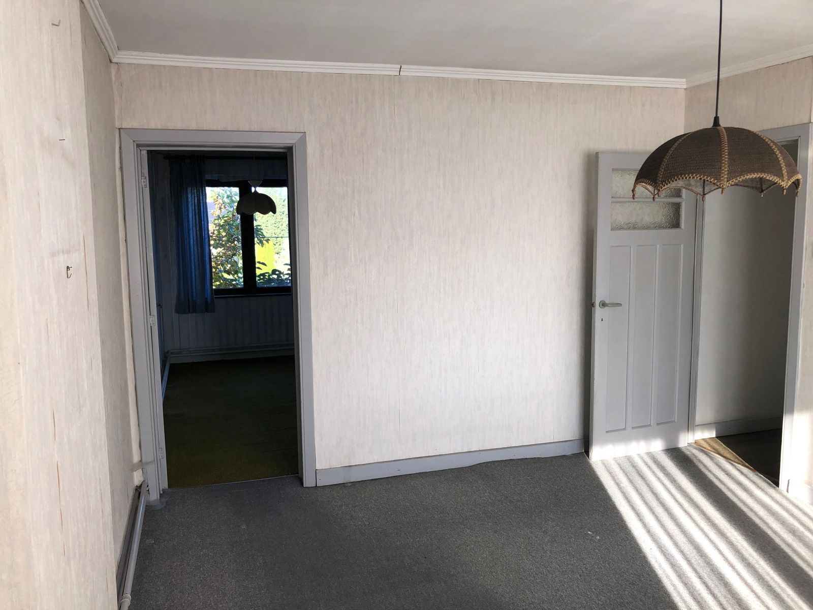 Te renoveren woning met 4 slaapkamers en tuin. foto 16