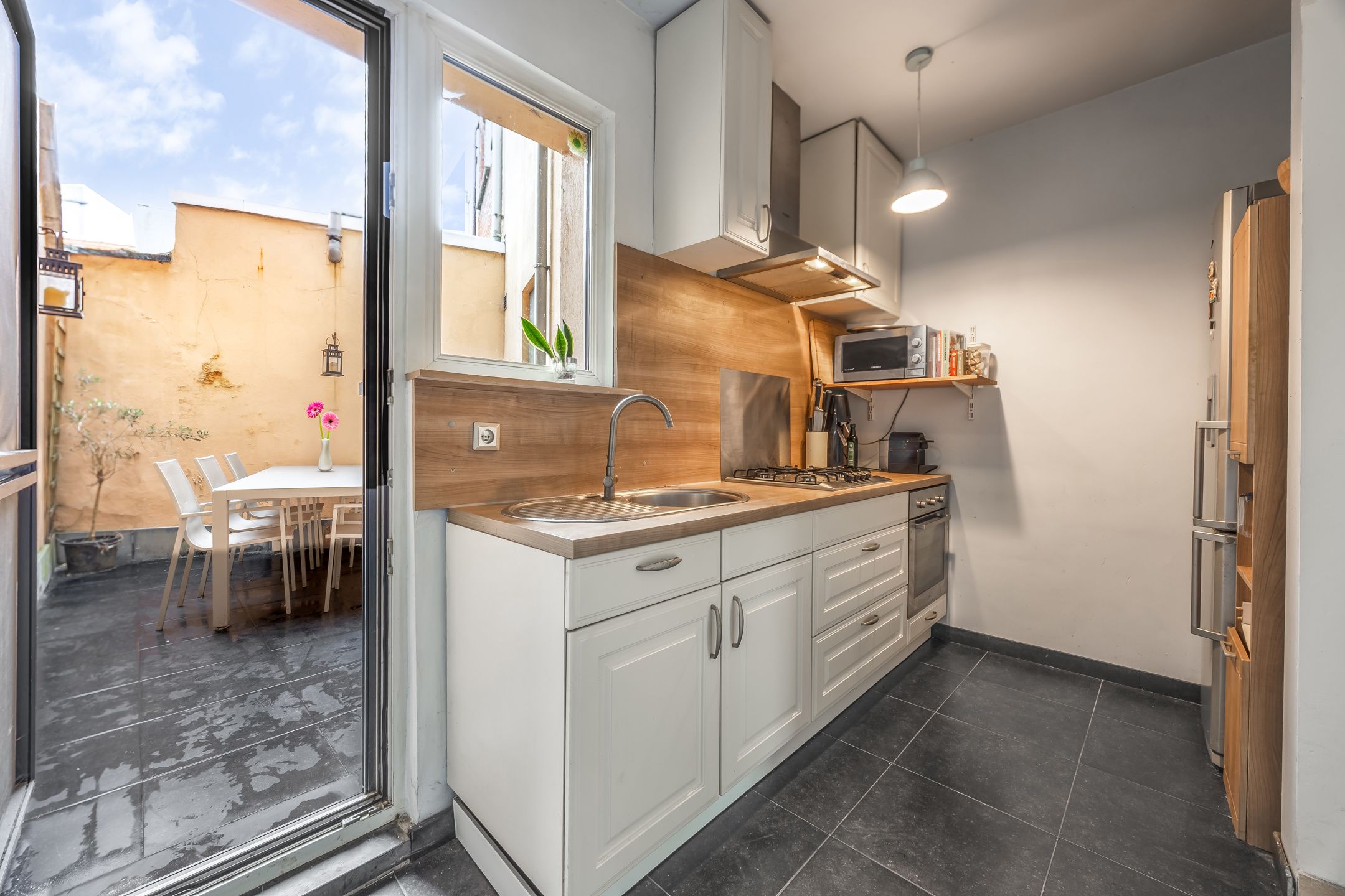 Lichtrijke ruime gelijkvloersappartement te Merksem foto 8
