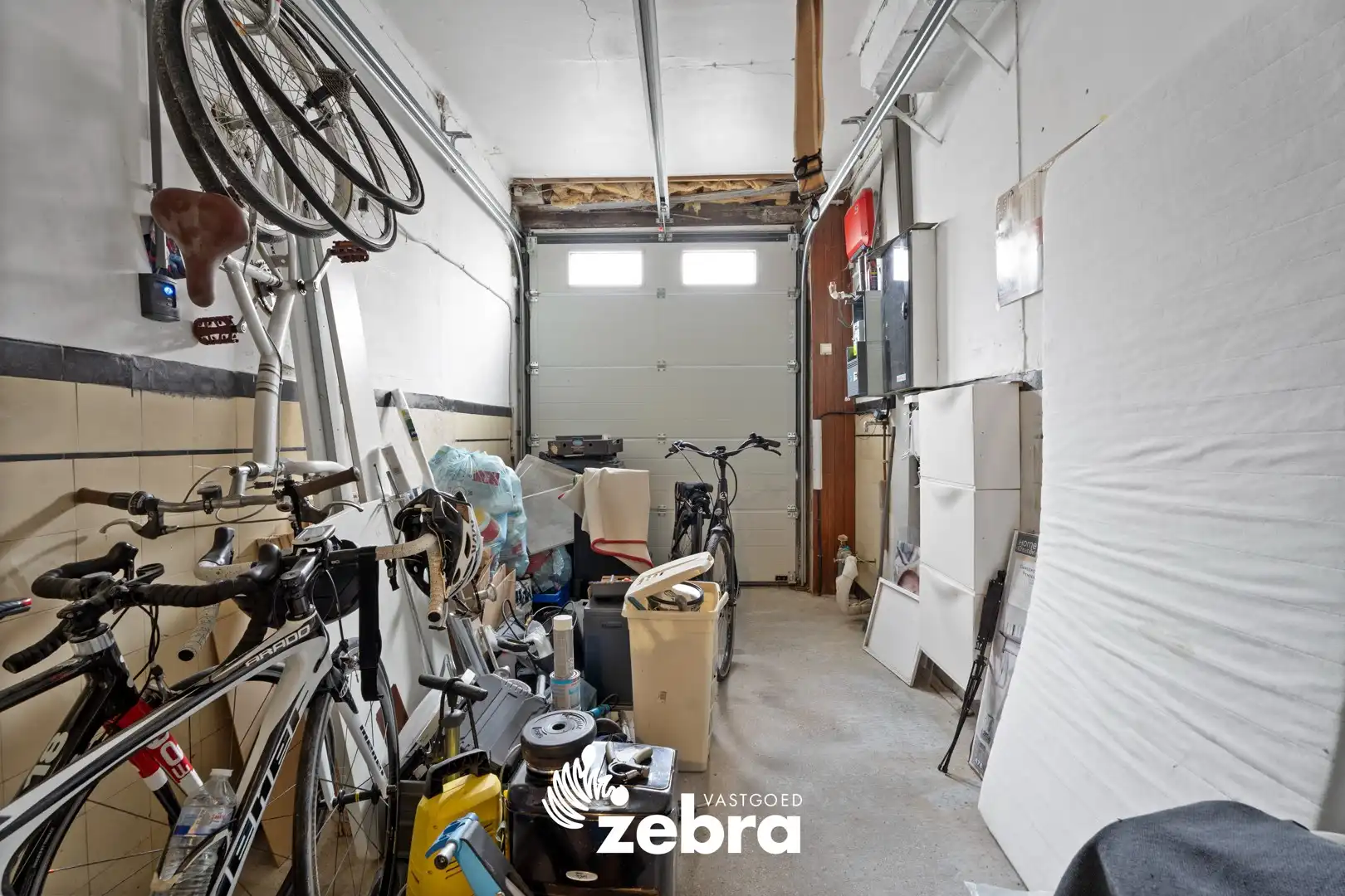 Gerenoveerde woning met 4 slaapkamers en garage te Roesbrugge! foto 9