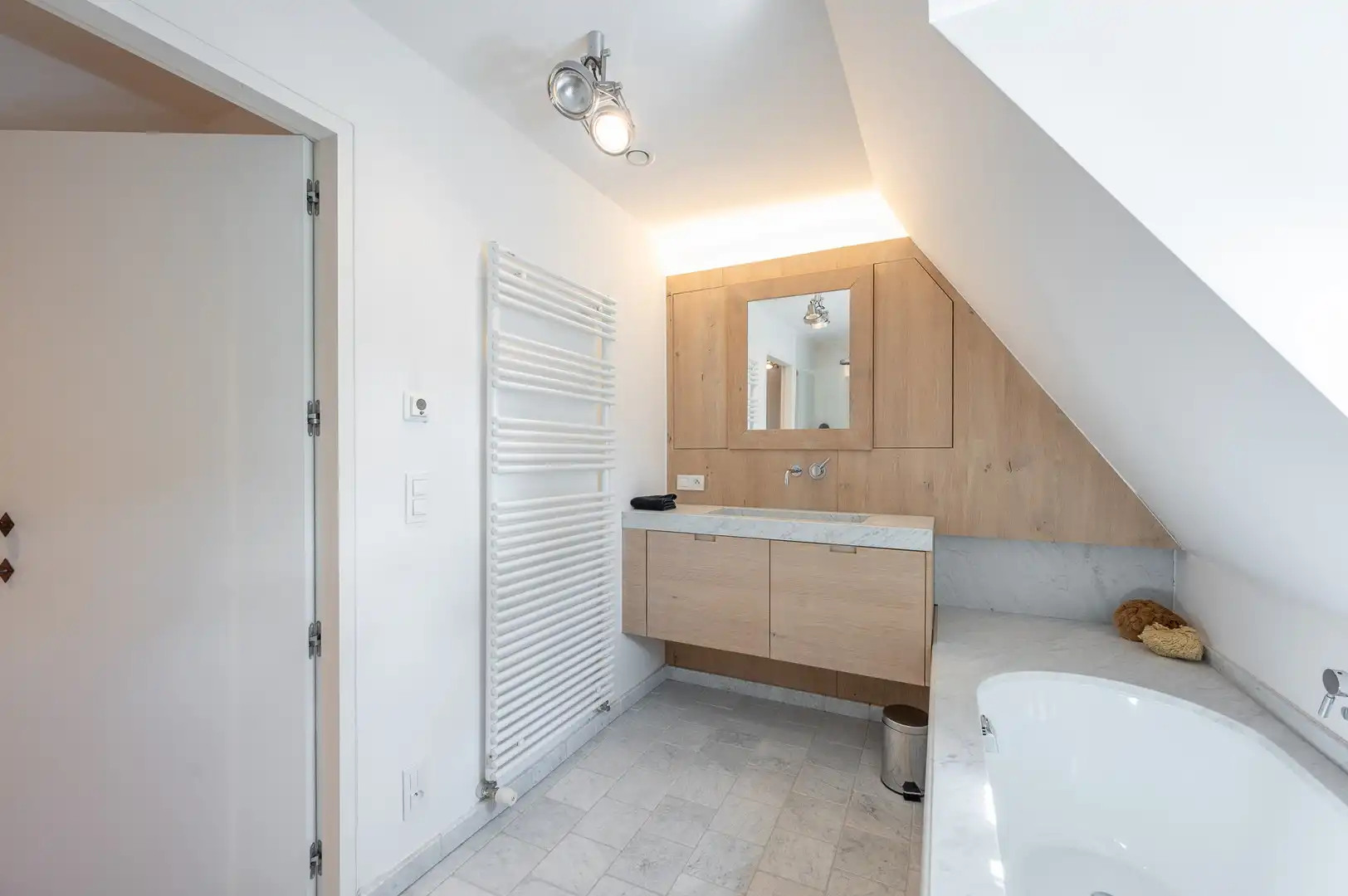 Prachtige villa met zwembad rustig gelegen in een paadje in hartje Zoute. foto 33