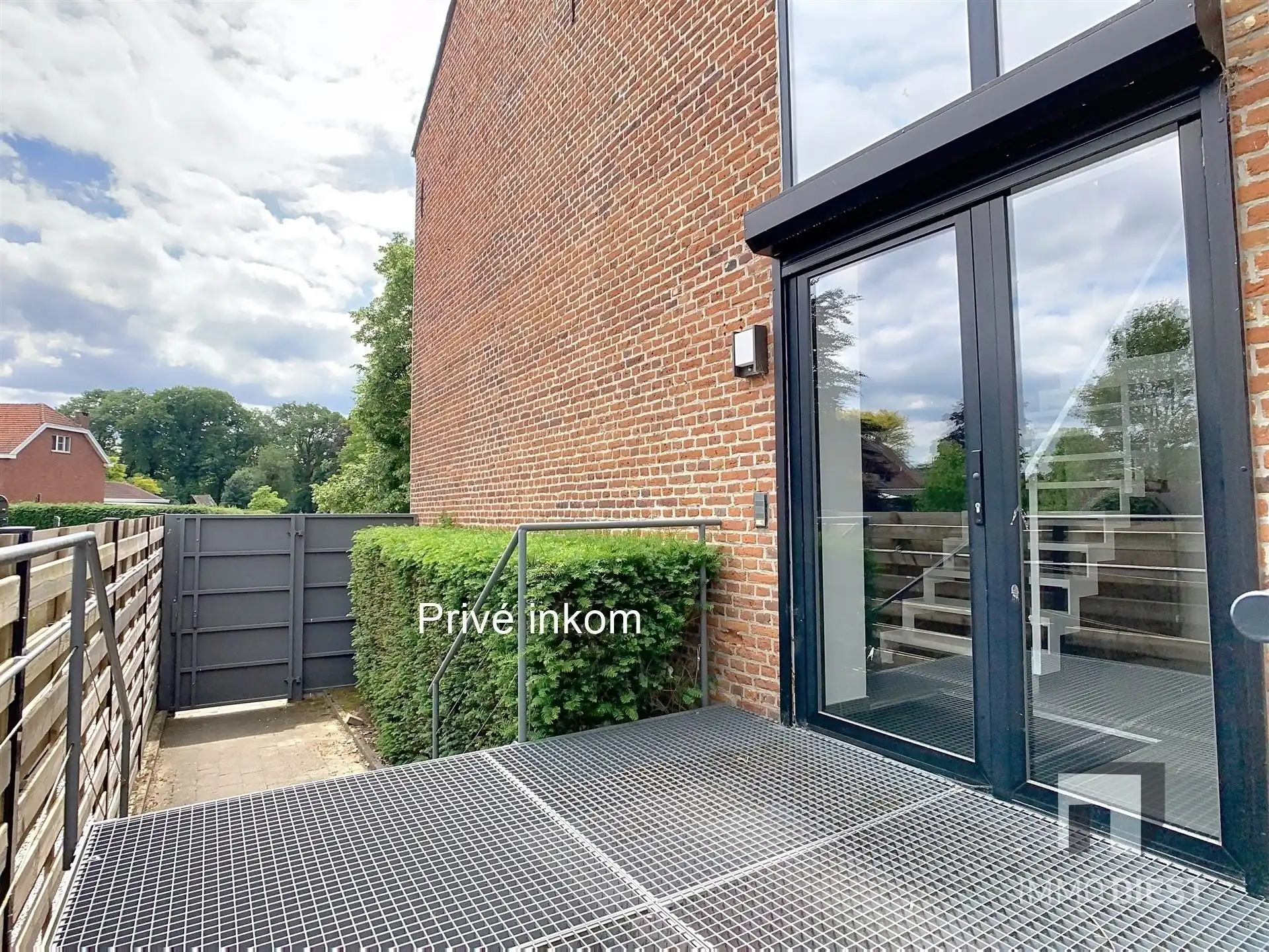 Handelspand met luxe woonst op goede locatie foto 3