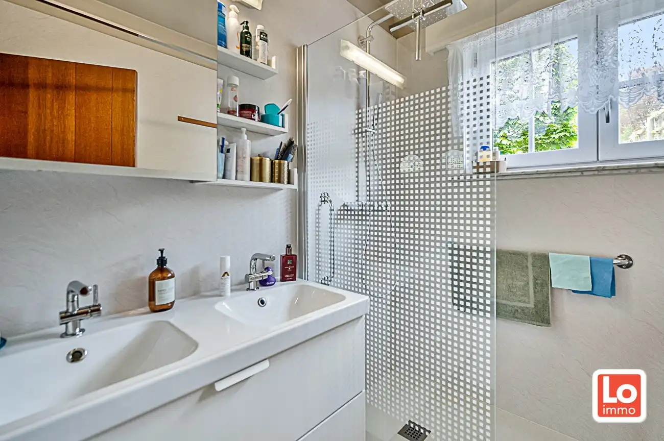 VERKOCHT! Degelijke alleenstaande woning met inpandige garage gelegen op een strategische locatie vlakbij Beervelde Dorp en het Park van Beervelde! foto 9