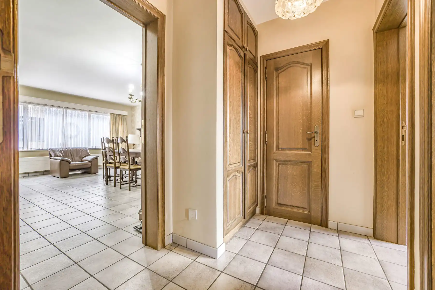 Goed gelegen appartement met 2 slaapkamers en garage foto 3