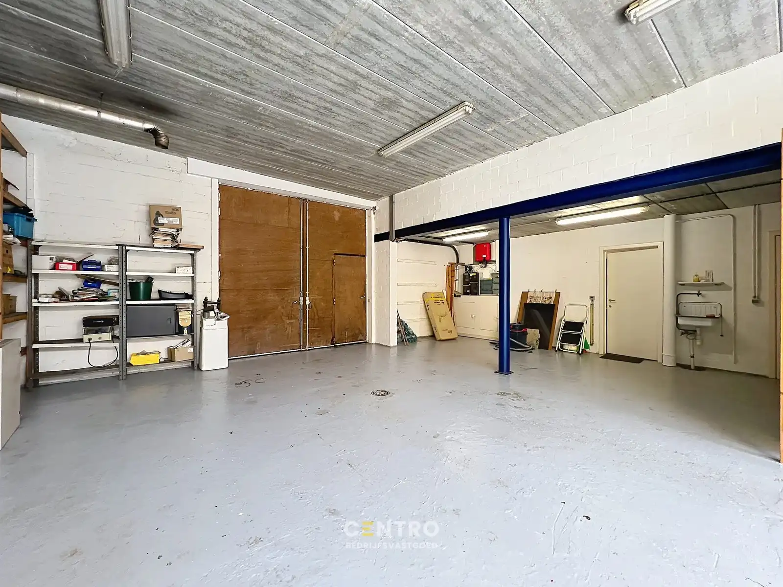 Magazijn met woning in Oostnieuwkerke mét uitbreidingsmogelijkheden - Ideaal voor combinatie wonen en werken. foto 10